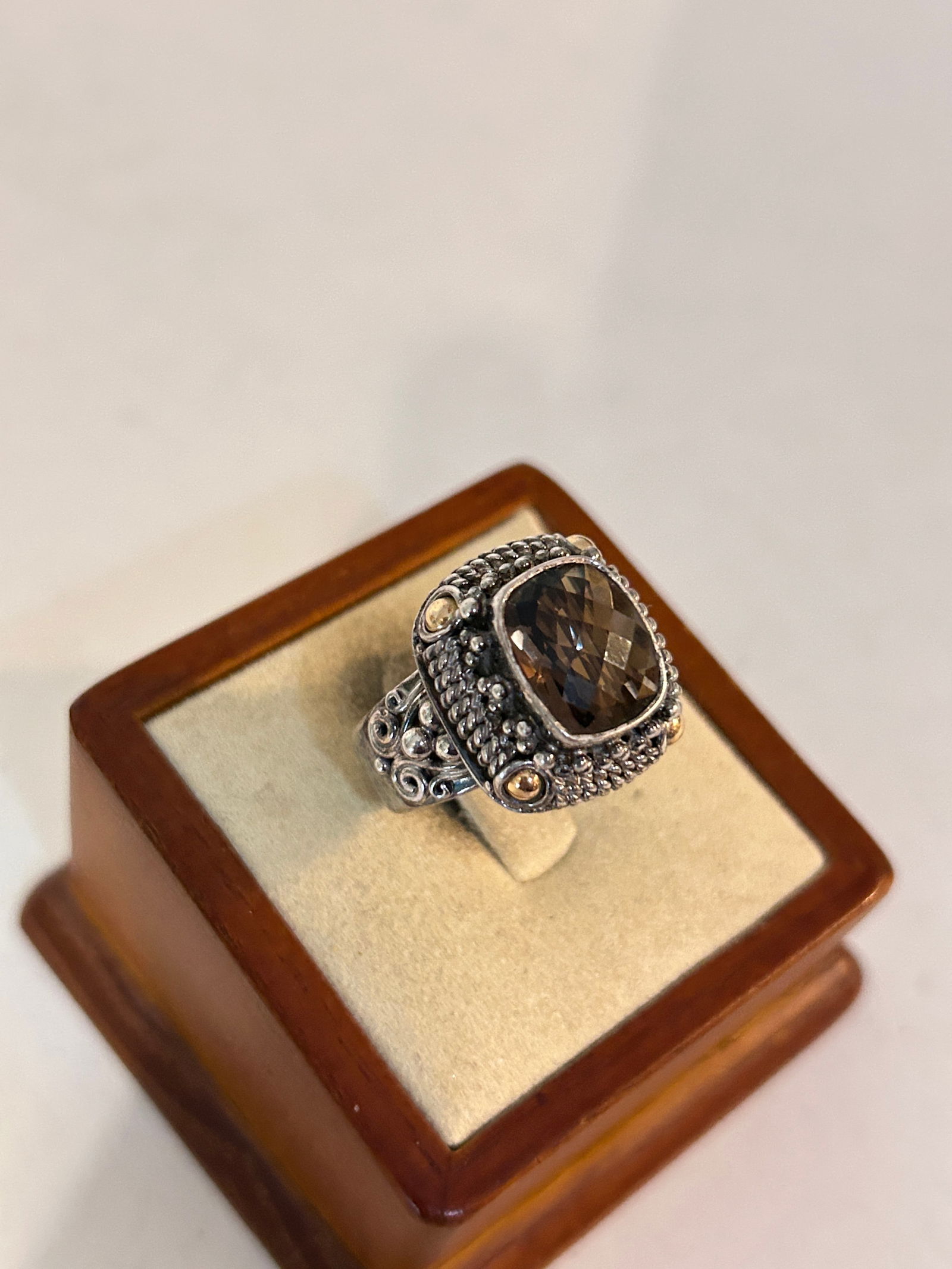 Vintage SUARTI BA Sterling 18k Yellow Gold Genuine Amethyst Ring Sz 9 13 Grams: Vintage SUARTI BA Sterling 18k Yellow Gold Genuine Amethyst Ring Sz 9 13 Grams Please view all photos as they are part of the description and condition of this Item, Feel free to contact me with quest