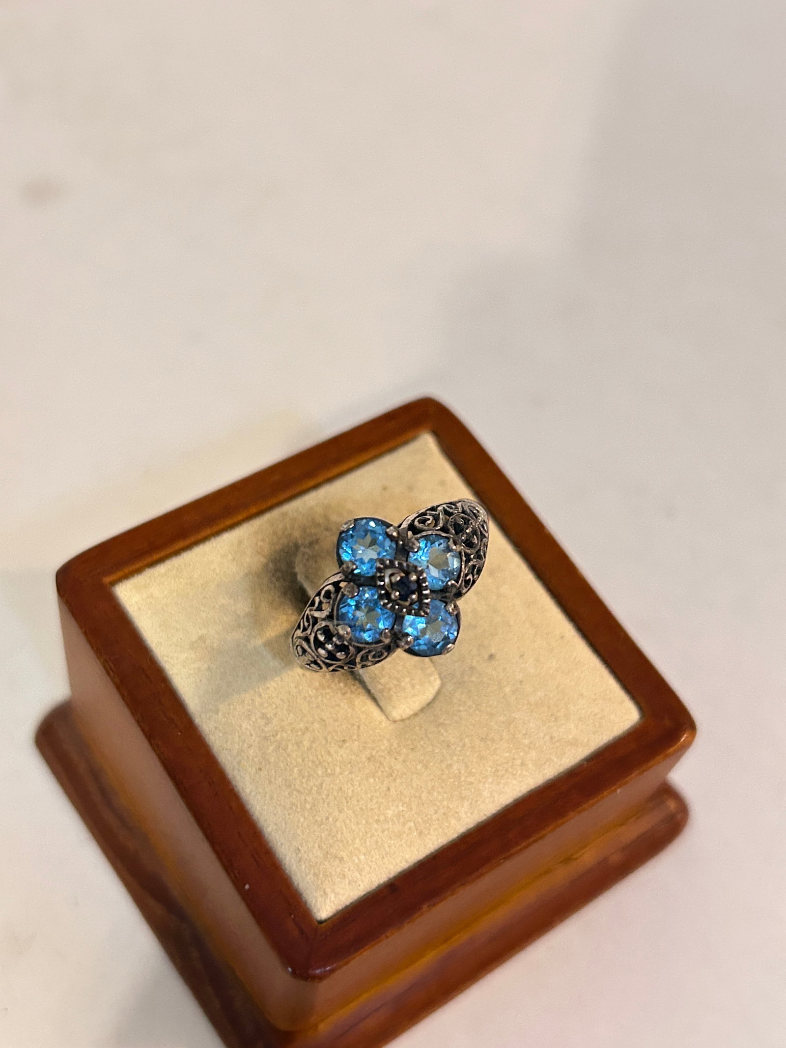 CNA Sterling Silver Vintage Tested Sapphire & Topaz Flower Ring Sz 10 5 Grams: CNA Sterling Silver Vintage Tested Sapphire & Topaz Flower Ring Sz 10 5 Grams Please view all photos as they are part of the description and condition of this Item, Feel free to contact me with questi