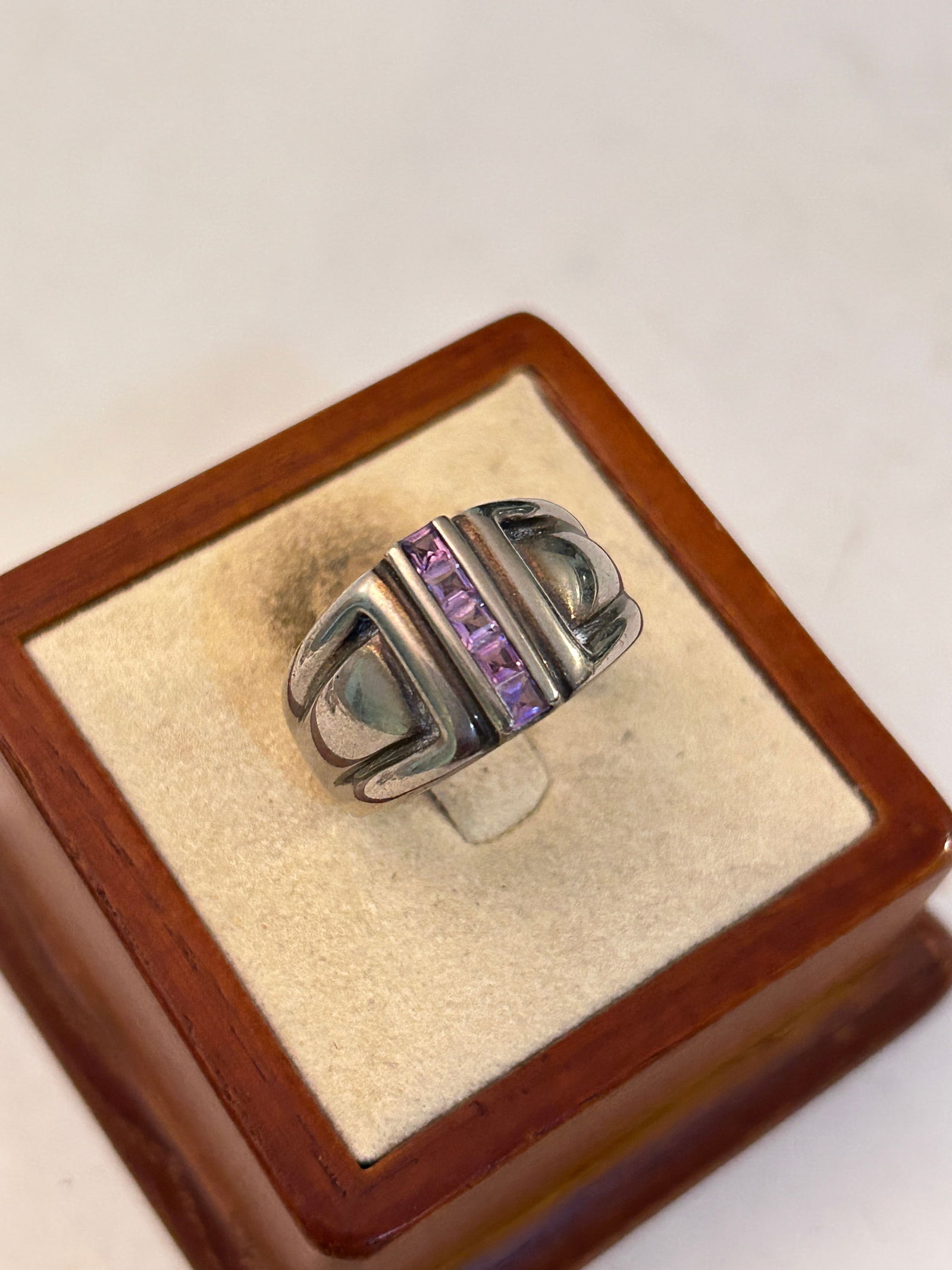 Vintage Sterling Silver Tested Amethyst Modernist Ring Sz 8: Vintage Sterling Silver Tested Amethyst Modernist Ring Sz 8 Please view all photos as they are part of the description and condition of this Item, Feel free to contact me with questions or picture req