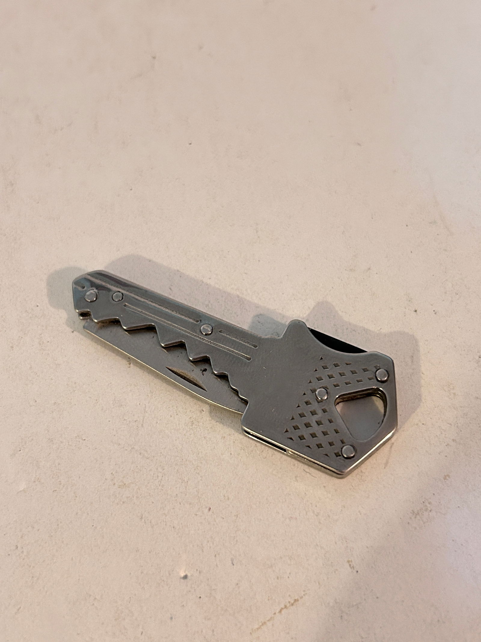 Vintage Key Knife: Vintage Key Knife Please view all photos as they are part of the description and condition of this Item, Feel free to contact me with questions or picture requests! Used Item AS IS