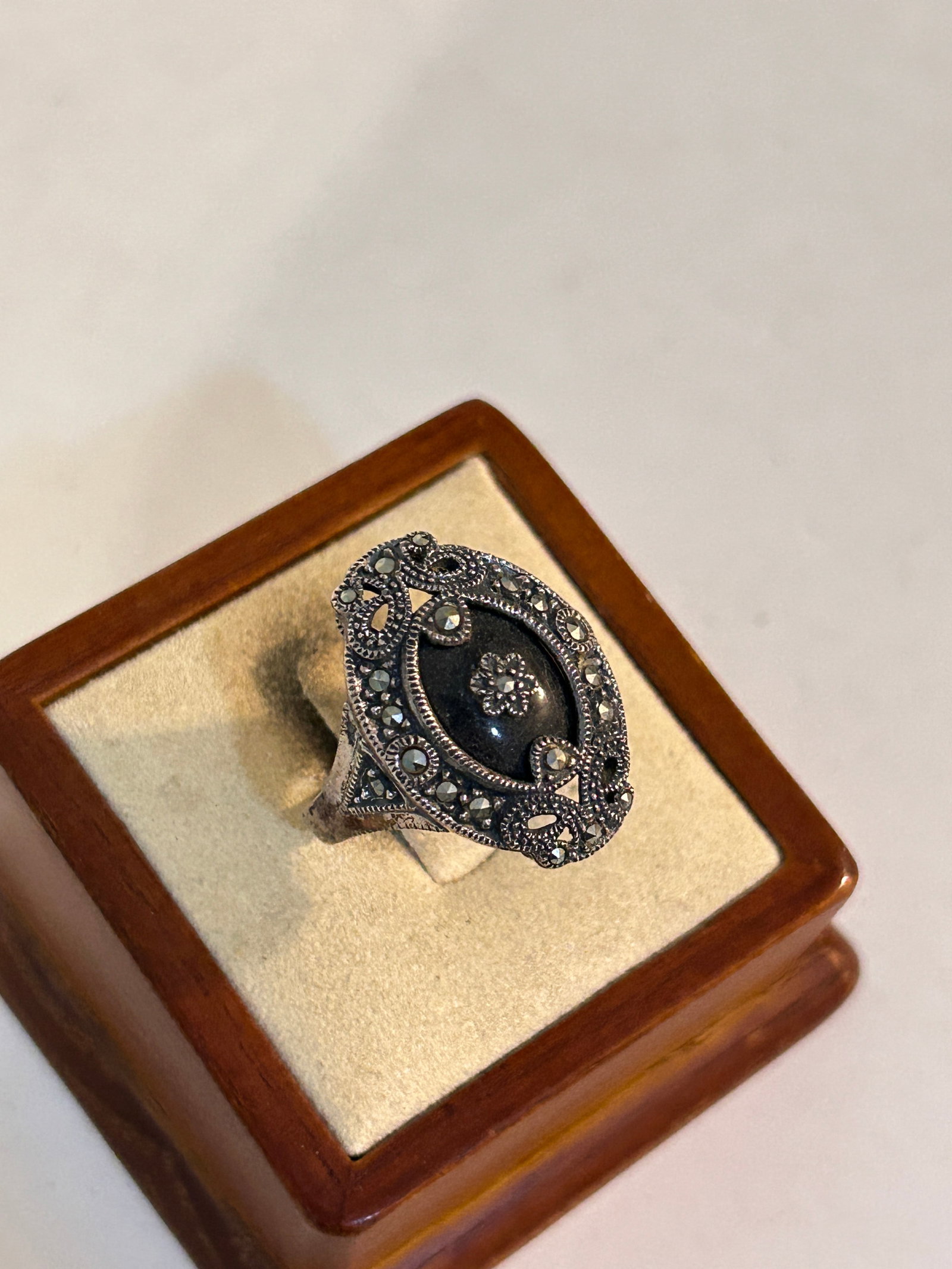 Vintage 925 Sterling Silver JJ Judith Jack Marcasite Onyx Gemstone Ring Sz 10: Vintage 925 Sterling Silver JJ Judith Jack Marcasite Onyx Gemstone Ring Sz 10 Please view all photos as they are part of the description and condition of this Item, Feel free to contact me with questi