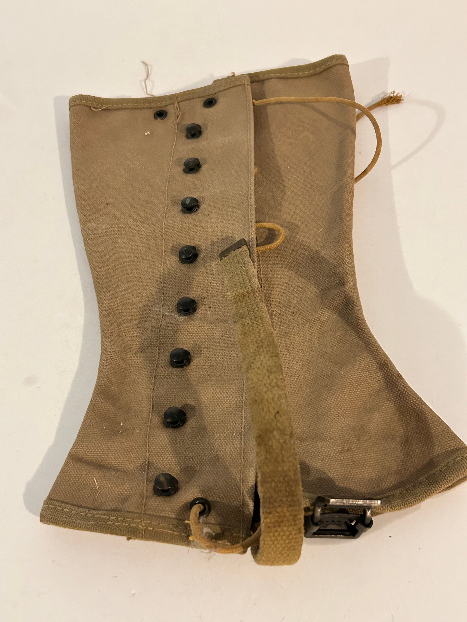 World War II era U.S. Army canvas legging or gaiter: World War II era U.S. Army canvas legging or gaiter Please view all photos as they are part of the description and condition of this Item, Feel free to contact me with questions or picture requests! U