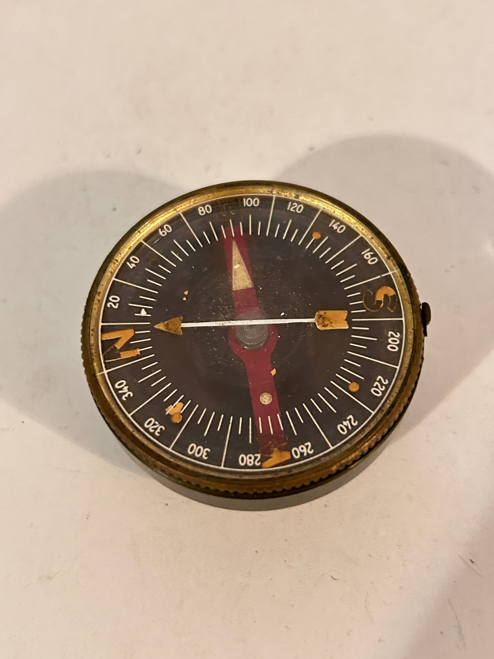Vintage Military US Wrist Compass 10-50: Vintage Military US Wrist Compass 10-50 Please view all photos as they are part of the description and condition of this Item, Feel free to contact me with questions or picture requests! Used Item AS