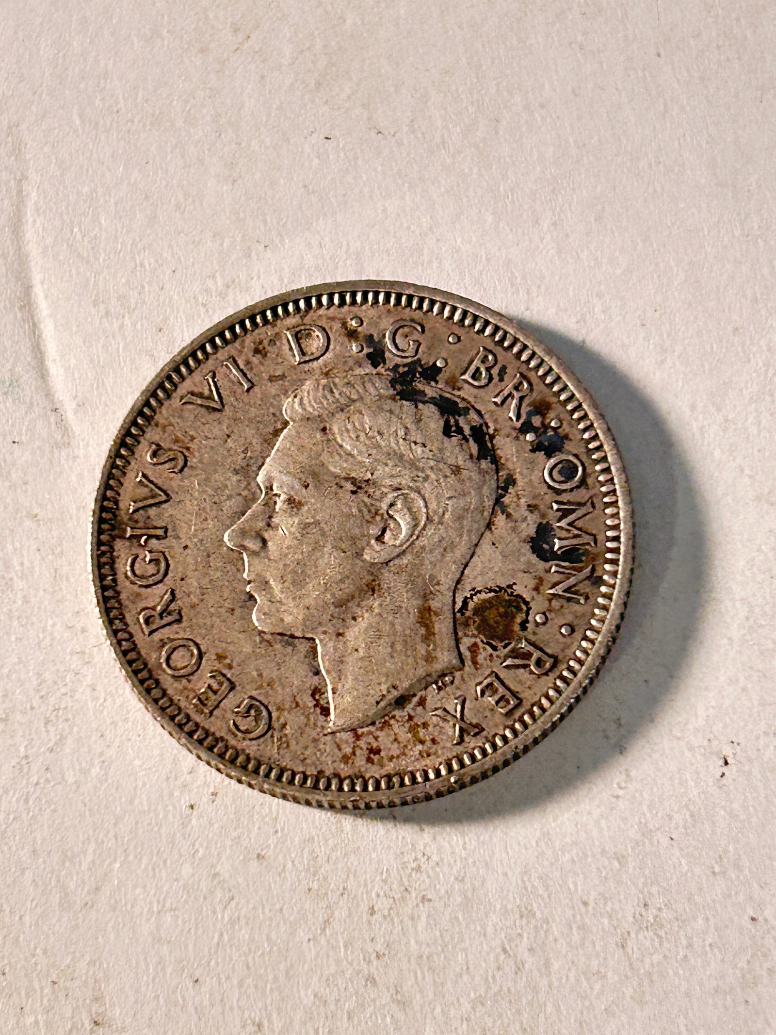 United Kingdom 1 Shilling Coin George VI 1942: United Kingdom 1 Shilling Coin George VI 1942 Please view all photos as they are part of the description and condition of this Item, Feel free to contact me with questions or picture requests! Used It