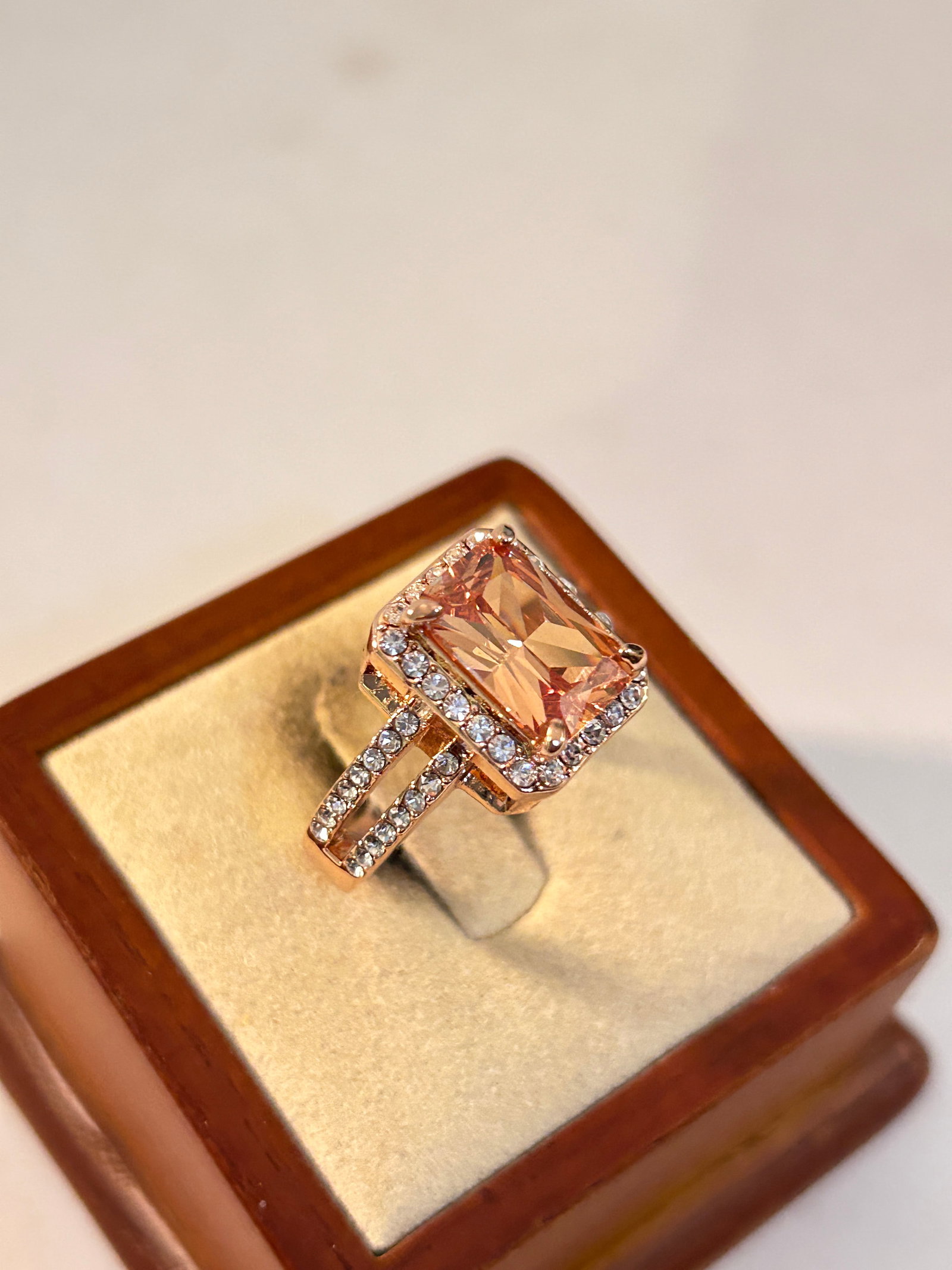 Old Costume Ring Sz 10: Old Costume Ring Sz 10 Please view all photos as they are part of the description and condition of this Item, Feel free to contact me with questions or picture requests! Used Item AS IS