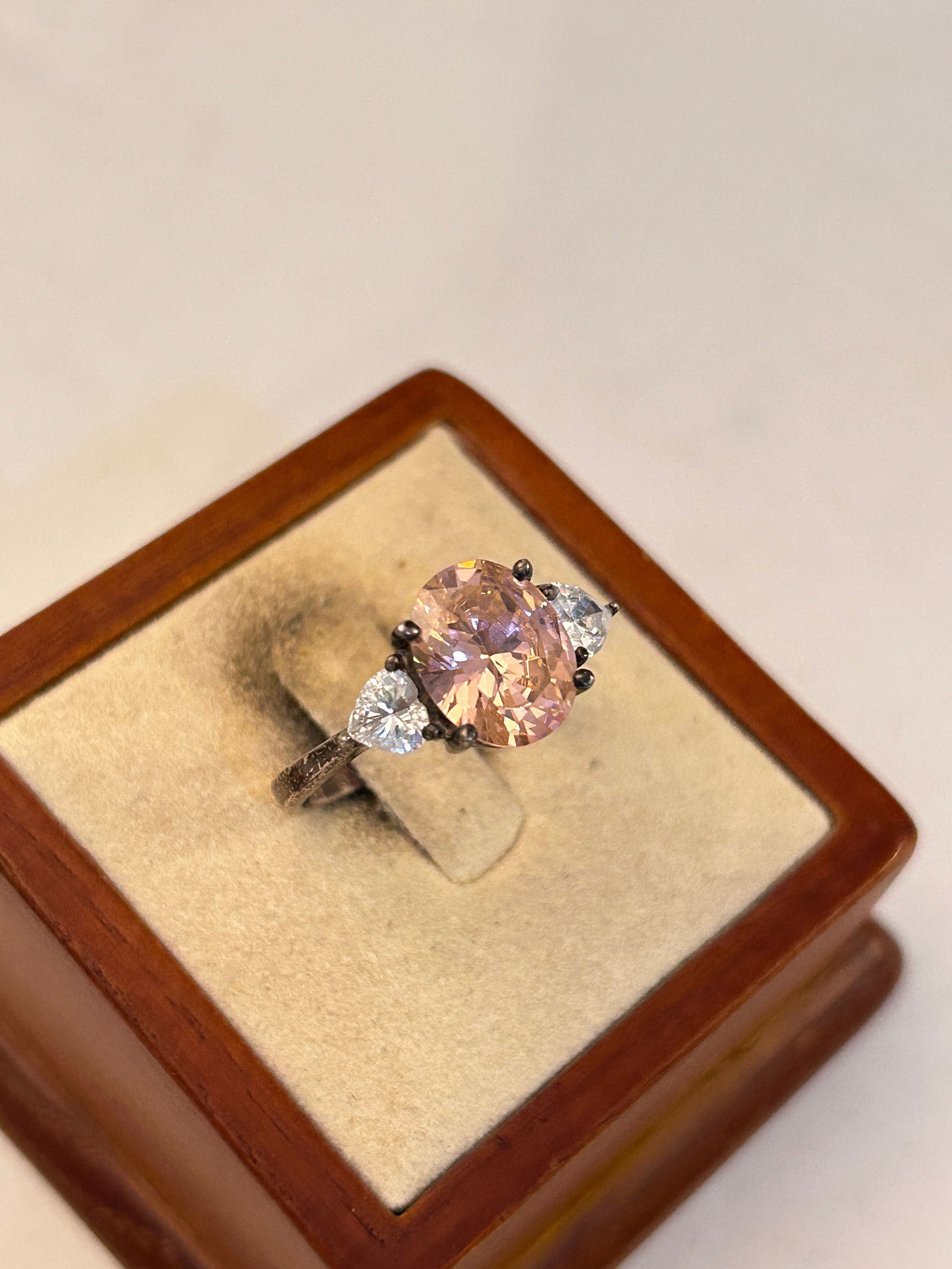 Vintage Sterling Silver pink Rhinestone Korea Ring Sz 8: Vintage Sterling Silver pink Rhinestone Korea Ring Sz 8 Please view all photos as they are part of the description and condition of this Item, Feel free to contact me with questions or picture request