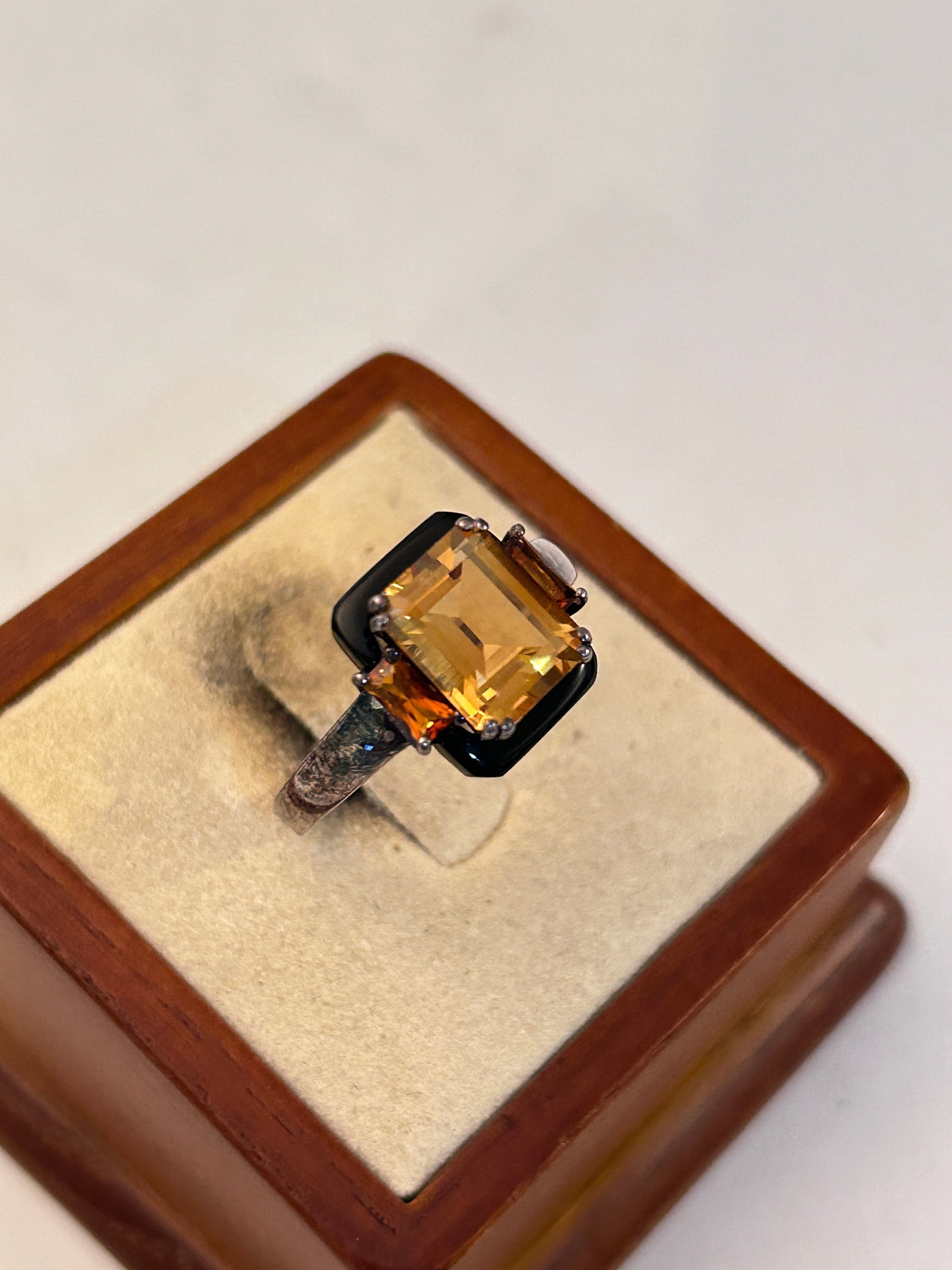 Vintage Sterling Silver Amethyst Ring Sz 10: Vintage Sterling Silver Amethyst Ring Sz 10 Please view all photos as they are part of the description and condition of this Item, Feel free to contact me with questions or picture requests! Used Item