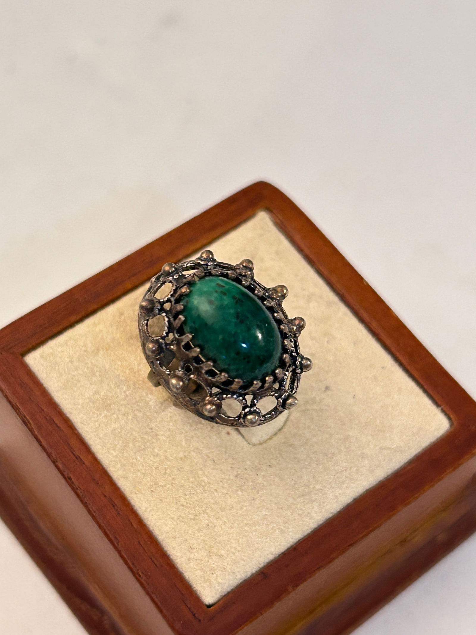 Vintage Sterling Silver Turquoise stretch Ring Sz 8: Vintage Sterling Silver Turquoise stretch Ring Sz 8 Please view all photos as they are part of the description and condition of this Item, Feel free to contact me with questions or picture requests! U