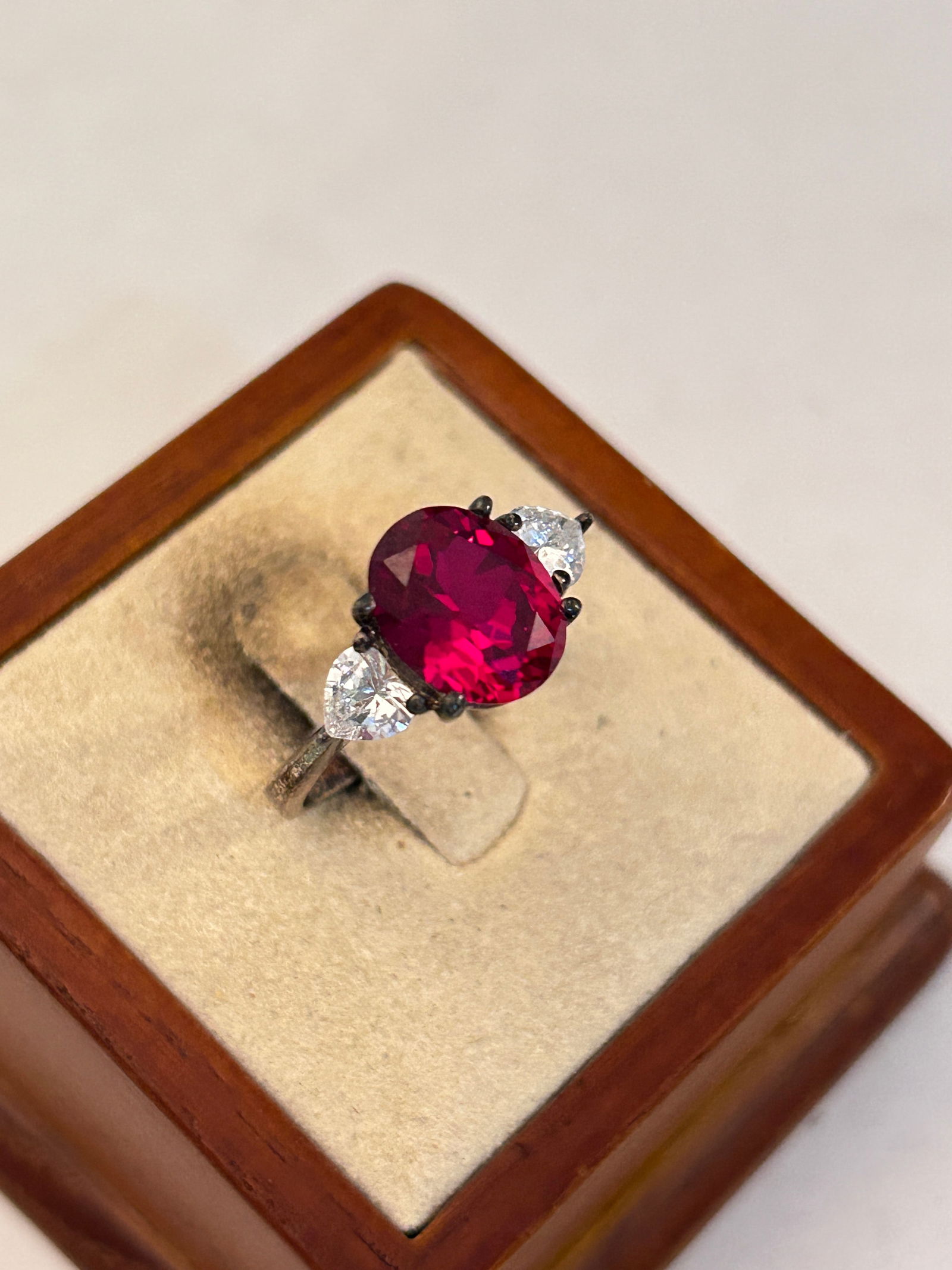 Vintage Sterling Silver Tested Red Ruby CZ Ring Sz 9: Vintage Sterling Silver Tested Red Ruby CZ Ring Sz 9 Please view all photos as they are part of the description and condition of this Item, Feel free to contact me with questions or picture requests!