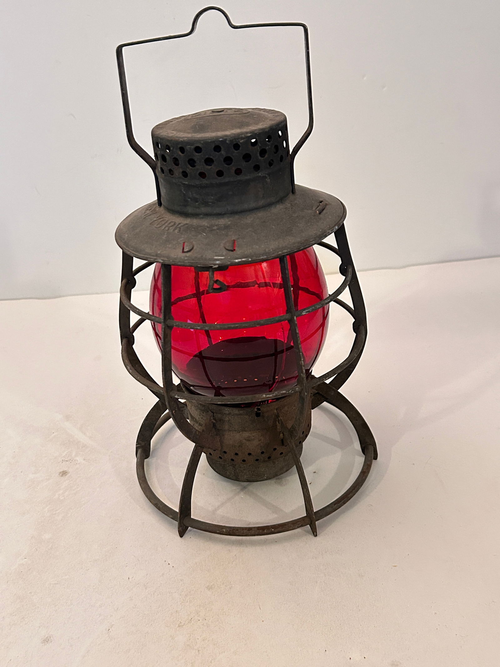 Vintage Dietz No.39 NEW YORK Red Globe Steel Clad Lantern (1 of 5)