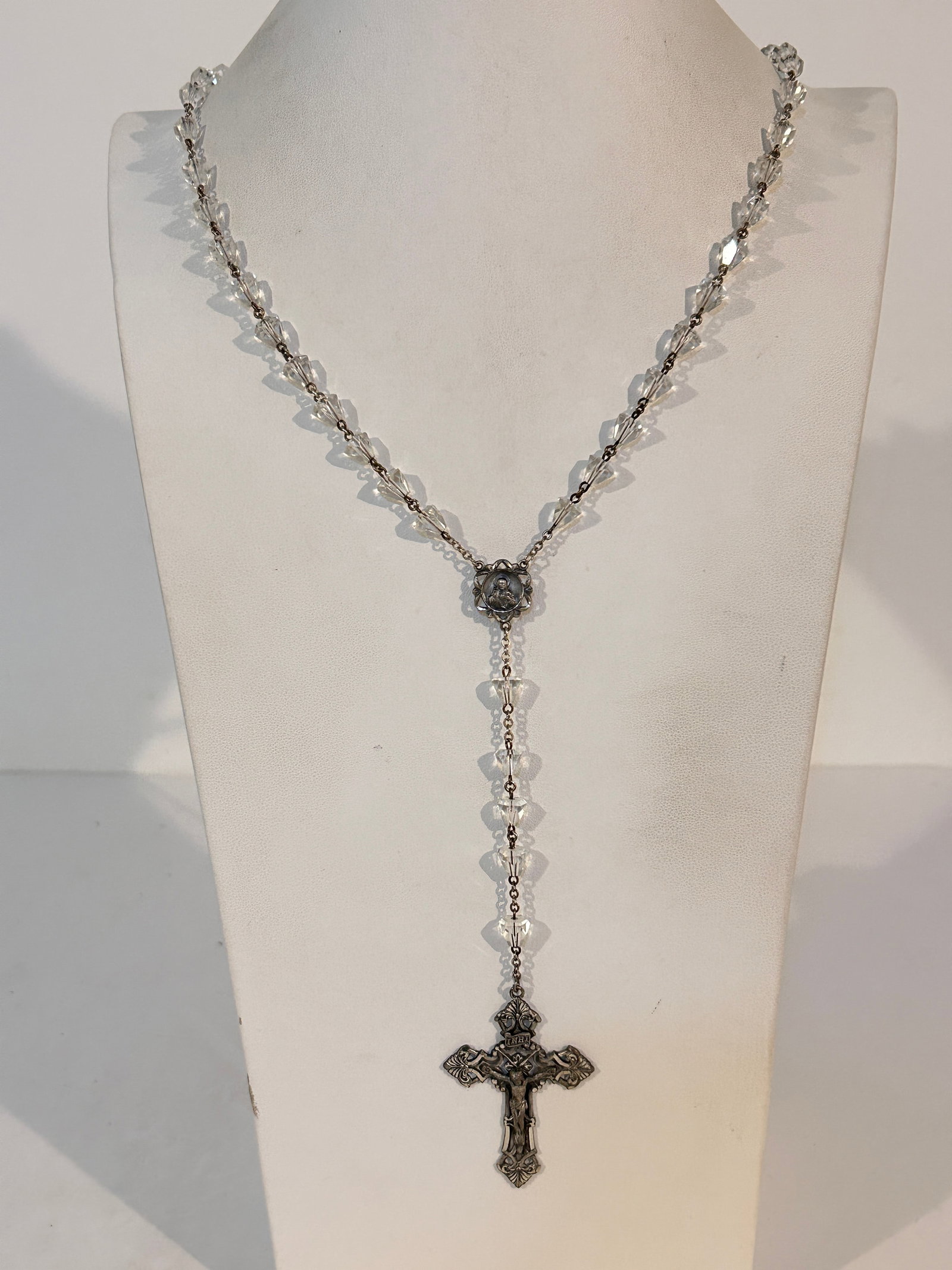 Vintage Sterling Silver Cross Cut Glass Rosary 30": Vintage Sterling Silver Cross Cut Glass Rosary 30" Please view all photos as they are part of the description and condition of this Item, Feel free to contact me with questions or picture requests! Us
