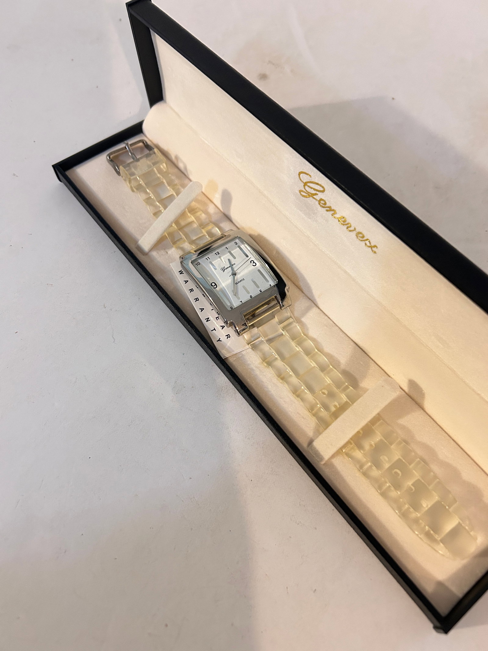 New Genevex Women's Dress Quartz Wristwatch: New Genevex Women's Dress Quartz Wristwatch Please view all photos as they are part of the description and condition of this Item, Feel free to contact me with questions or picture requests! Used Item