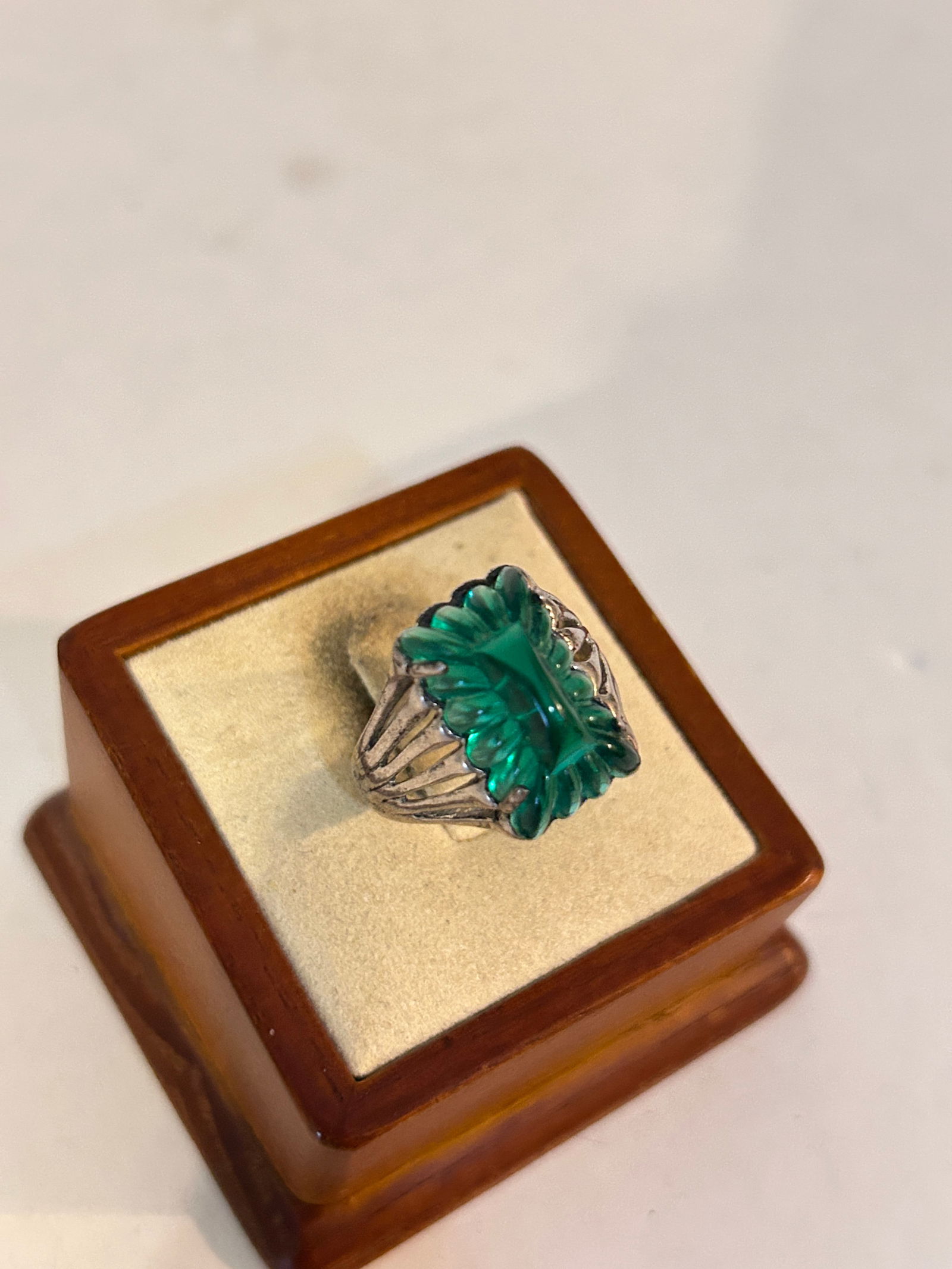 Vintage Green Gemstone Sterling Silver Ring Sz 10 8 Grams: Vintage Green Gemstone Sterling Silver Ring Sz 10 8 Grams Please view all photos as they are part of the description and condition of this Item, Feel free to contact me with questions or picture reque