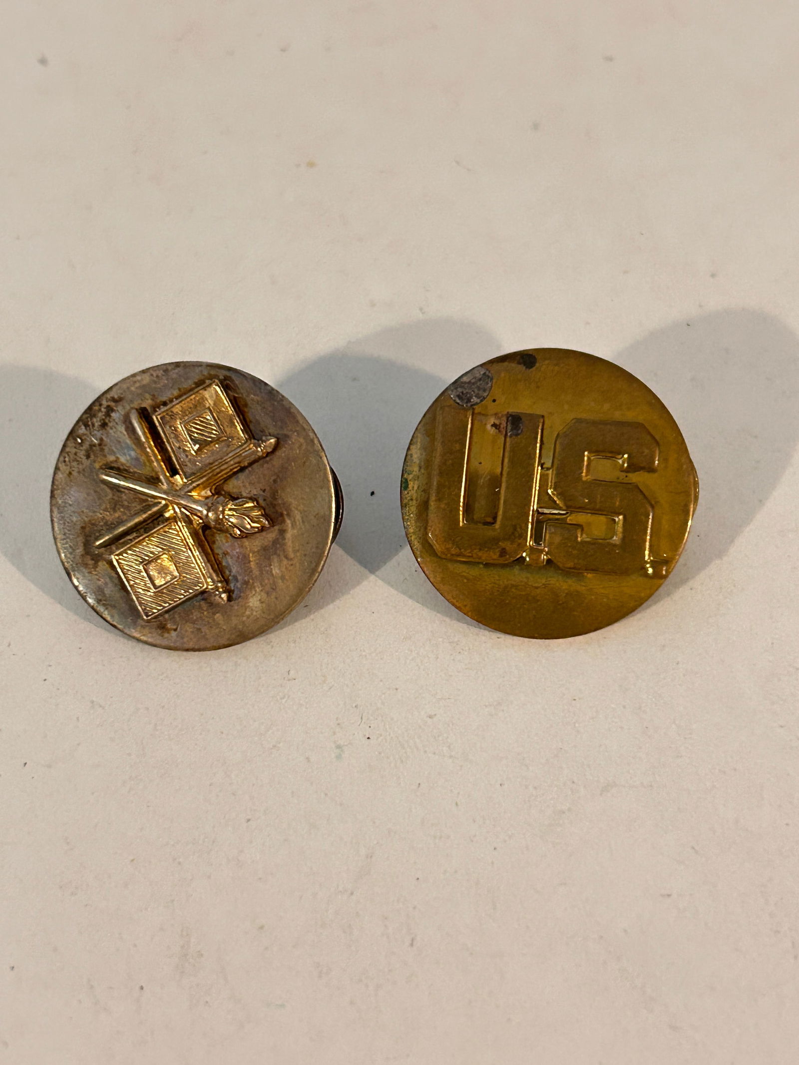 WW2 US Army Enlisted Collar Pin Insignia solid & Signal corps collar pin: WW2 US Army Enlisted Collar Pin Insignia solid & Signal corps collar pin Please view all photos as they are part of the description and condition of this Item, Feel free to contact me with questions o