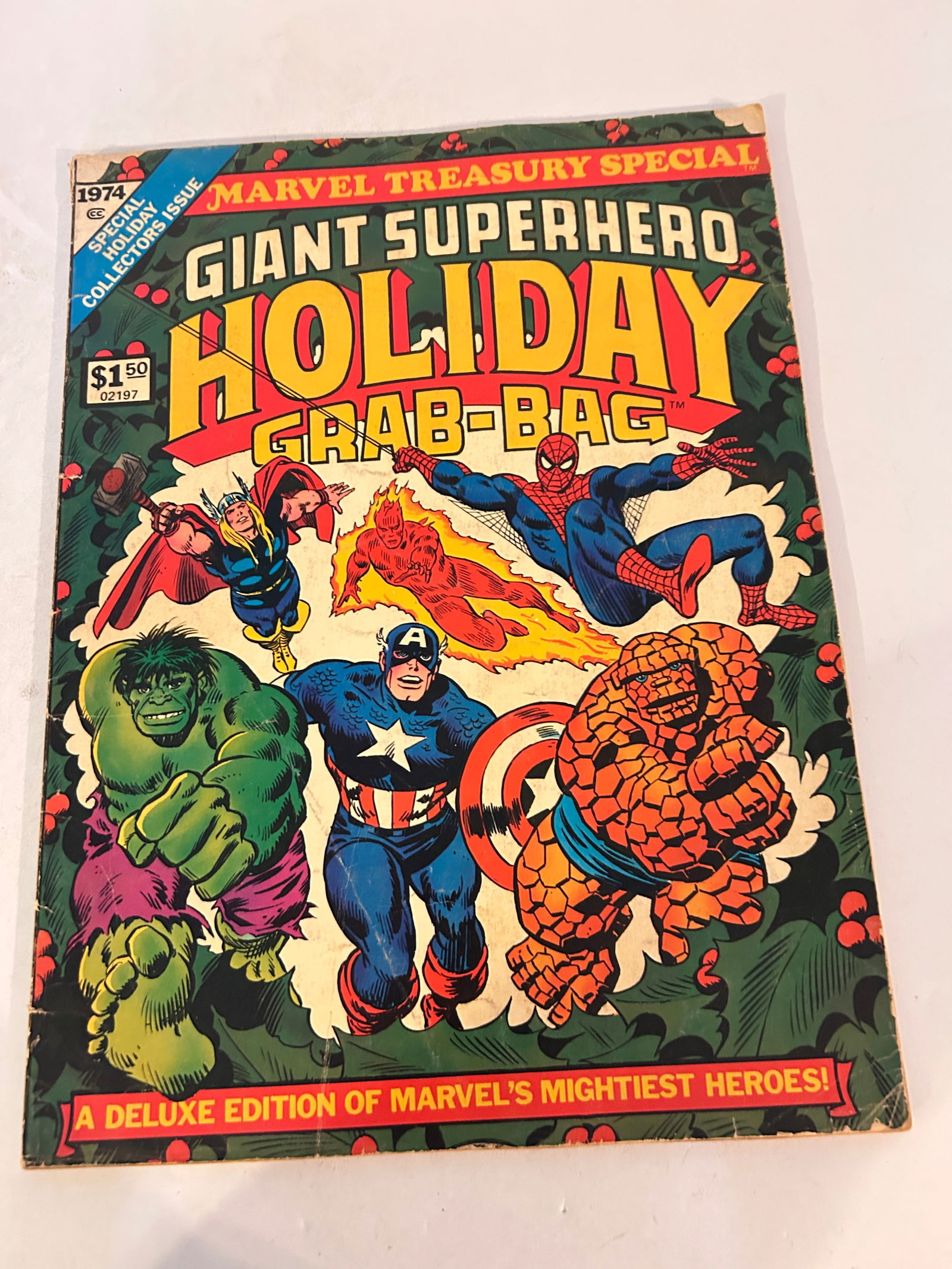Vintage Comic Book Giant Superhero Holiday Grab Bag: Vintage Comic Book Giant Superhero Holiday Grab Bag Please view all photos as they are part of the description and condition of this Item, Feel free to contact me with questions or picture requests! U