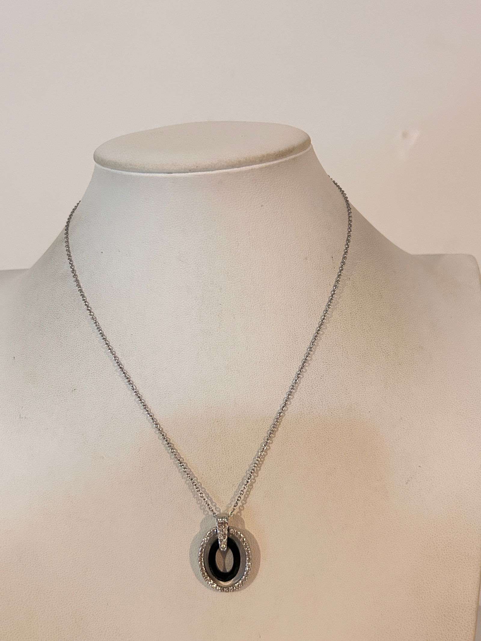 Vintage Swarovski Swan Tag Crystal Necklace 16": Vintage Swarovski Swan Tag Crystal Necklace 16" Please view all photos as they are part of the description and condition of this Item, Feel free to contact me with questions or picture requests! Used