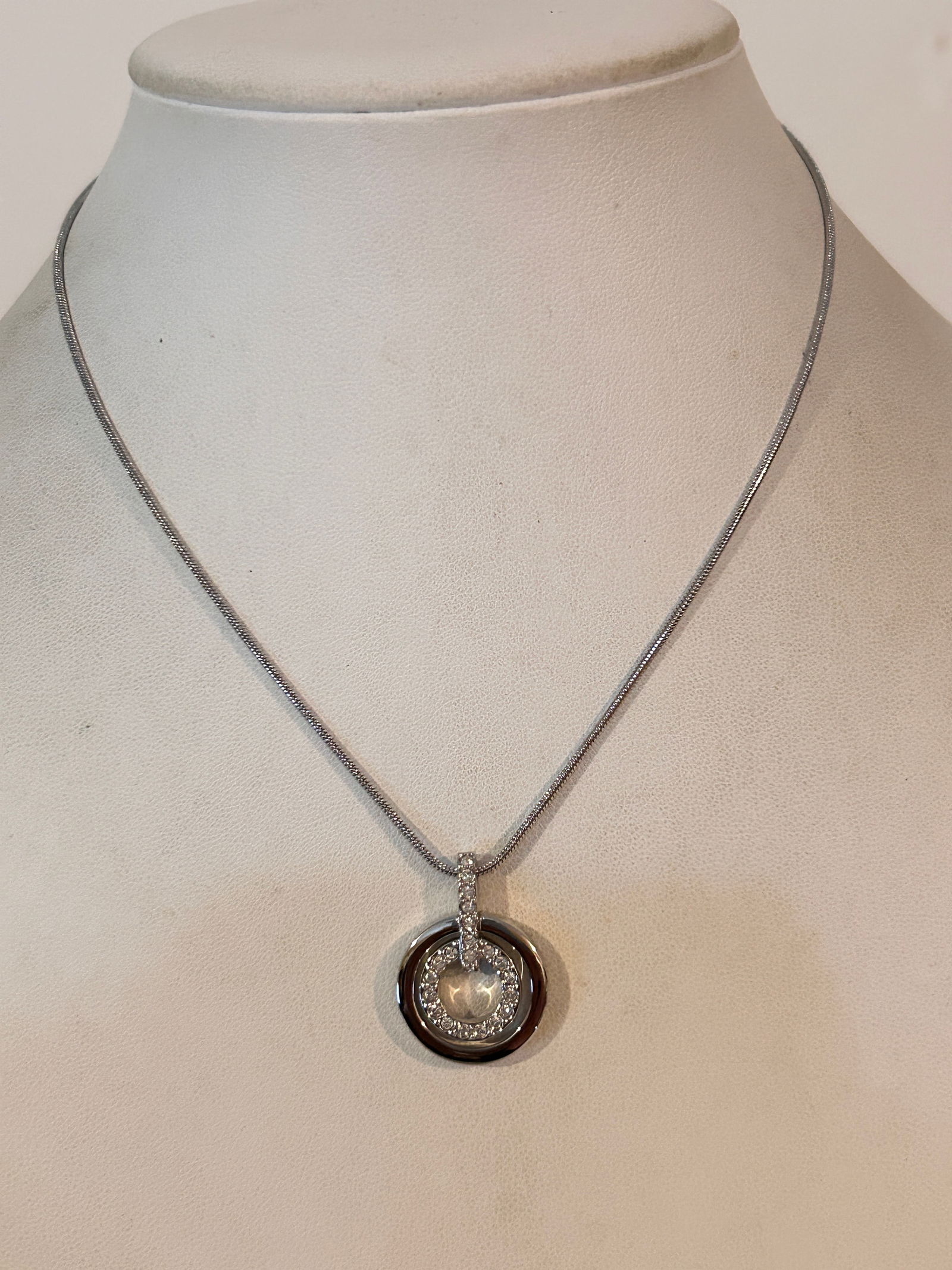 Vintage Swarovski Swan Tag Crystal Necklace 16": Vintage Swarovski Swan Tag Crystal Necklace 16" Please view all photos as they are part of the description and condition of this Item, Feel free to contact me with questions or picture requests! Used