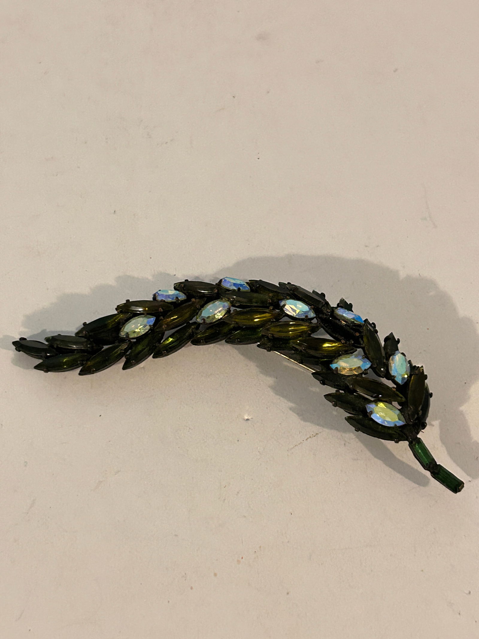 Vintage Regency Jewels Rhinestones Pin Brooch Leaf Signed 4 3/4": Vintage Regency Jewels Rhinestones Pin Brooch Leaf Signed 4 3/4" Please view all photos as they are part of the description and condition of this Item, Feel free to contact me with questions or pictur