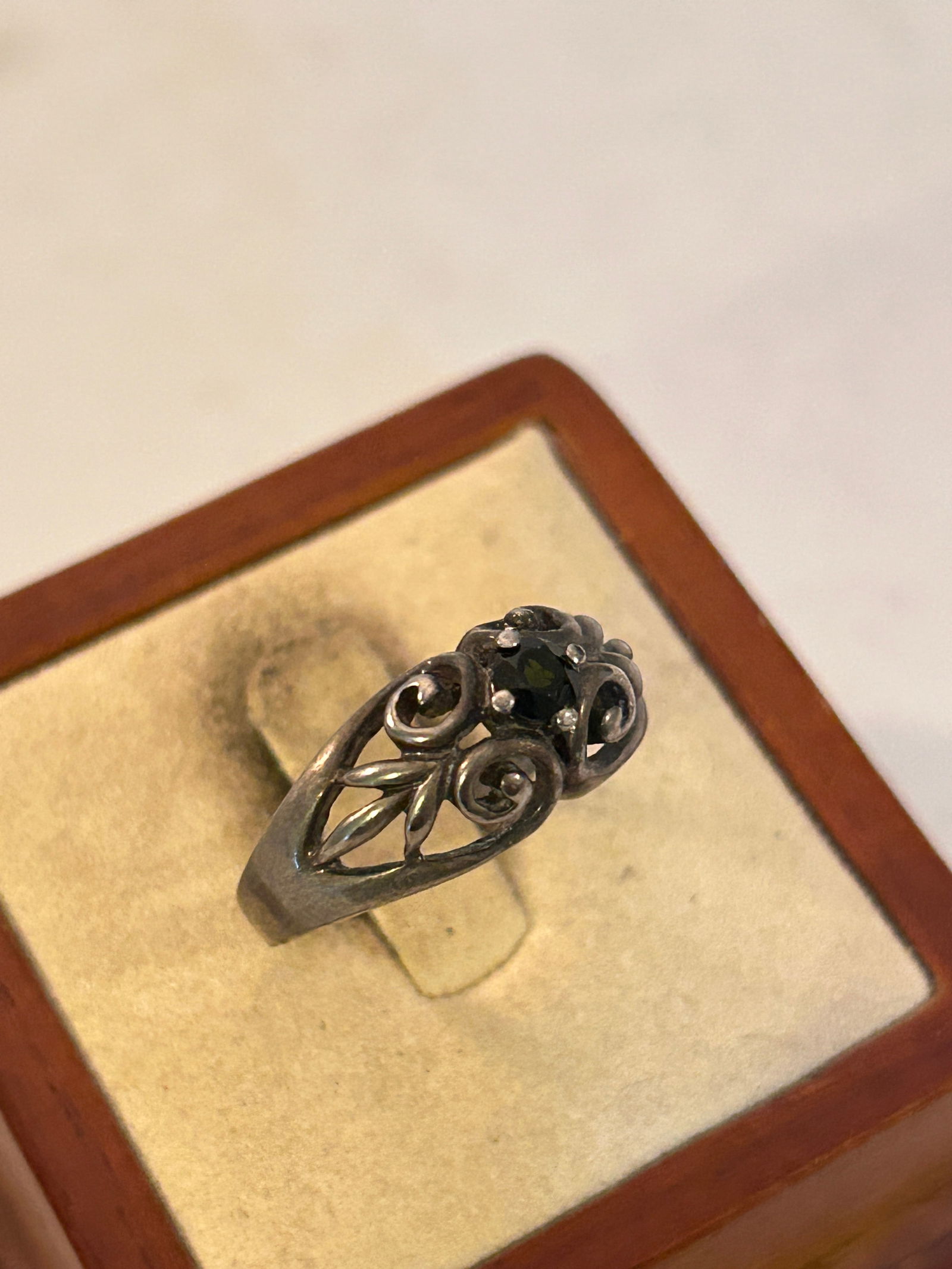 Vintage Sterling Silver Modernist Ring Sz 9: Vintage Sterling Silver Modernist Ring Sz 9 Please view all photos as they are part of the description and condition of this Item, Feel free to contact me with questions or picture requests! Used Item