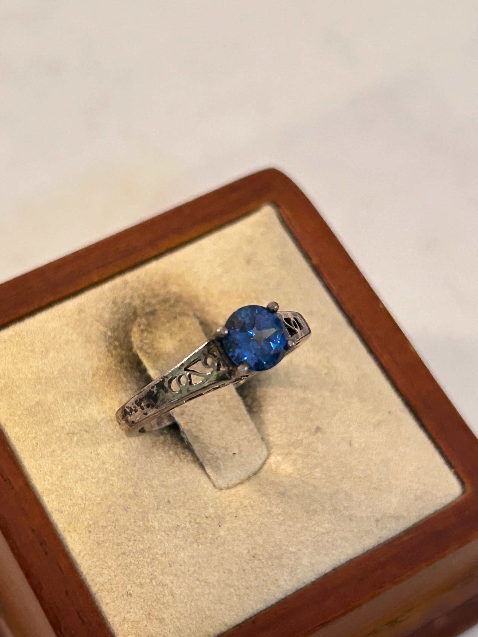 Sterling Silver Diamonique DQ Blue filigree Tourmaline Ring Sz 8: Sterling Silver Diamonique DQ Blue filigree Tourmaline Ring Sz 8 Please view all photos as they are part of the description and condition of this Item, Feel free to contact me with questions or pictur