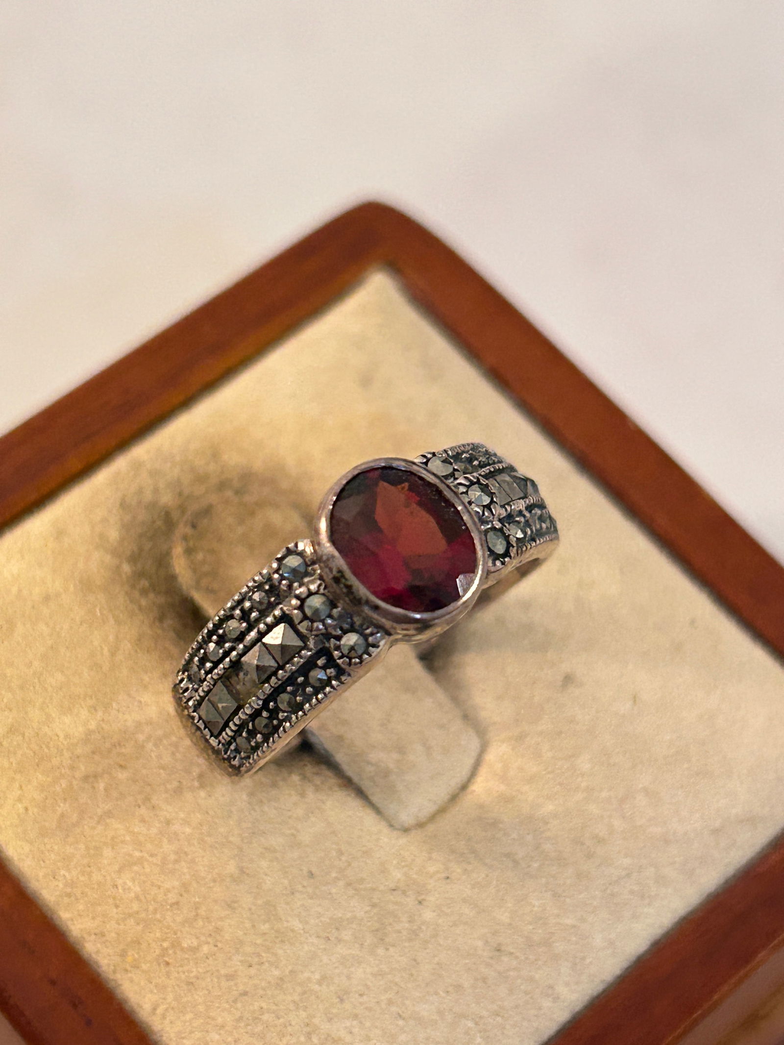 Vintage Sterling Silver Marcasite red rhinestone Ring Sz 8: Vintage Sterling Silver Marcasite red rhinestone Ring Sz 8 Please view all photos as they are part of the description and condition of this Item, Feel free to contact me with questions or picture requ