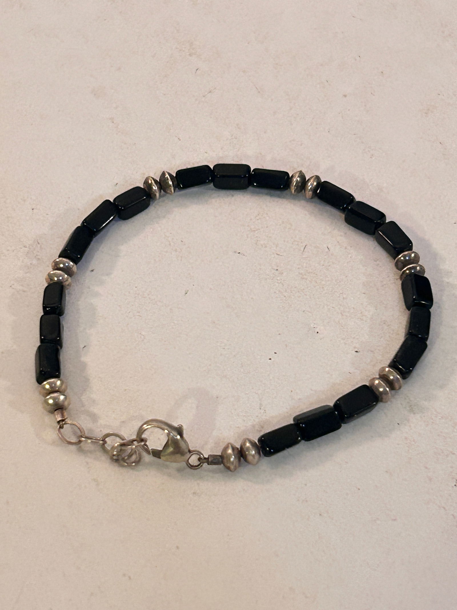 Vintage Sterling Silver onyx bead Bracelet 7": Vintage Sterling Silver onyx bead Bracelet 7" Please view all photos as they are part of the description and condition of this Item, Feel free to contact me with questions or picture requests! Used It