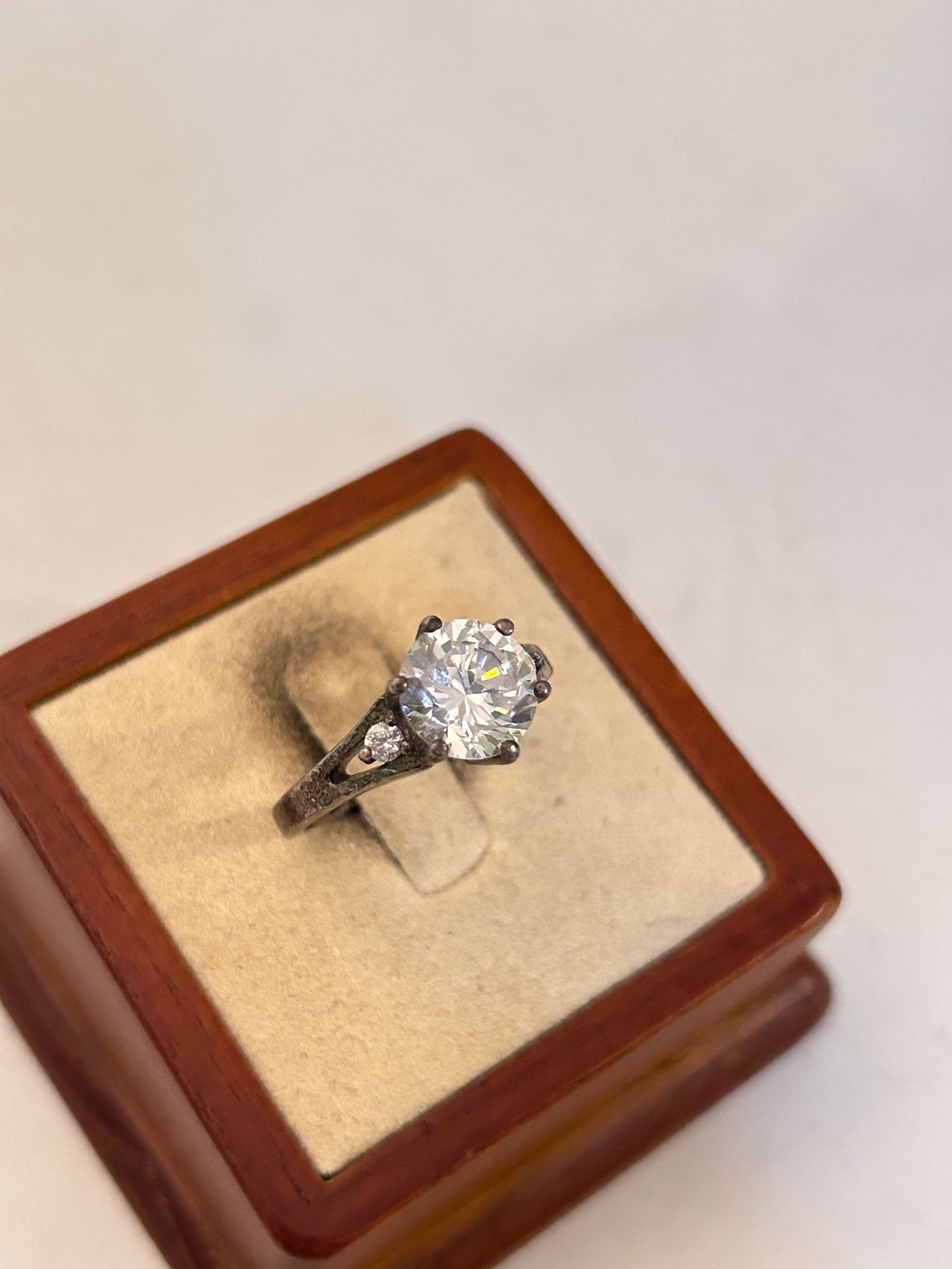 Sterling Silver Diamonique DQ CZ Sz 9: Sterling Silver Diamonique DQ CZ Sz 9 Please view all photos as they are part of the description and condition of this Item, Feel free to contact me with questions or picture requests! Used Item AS IS