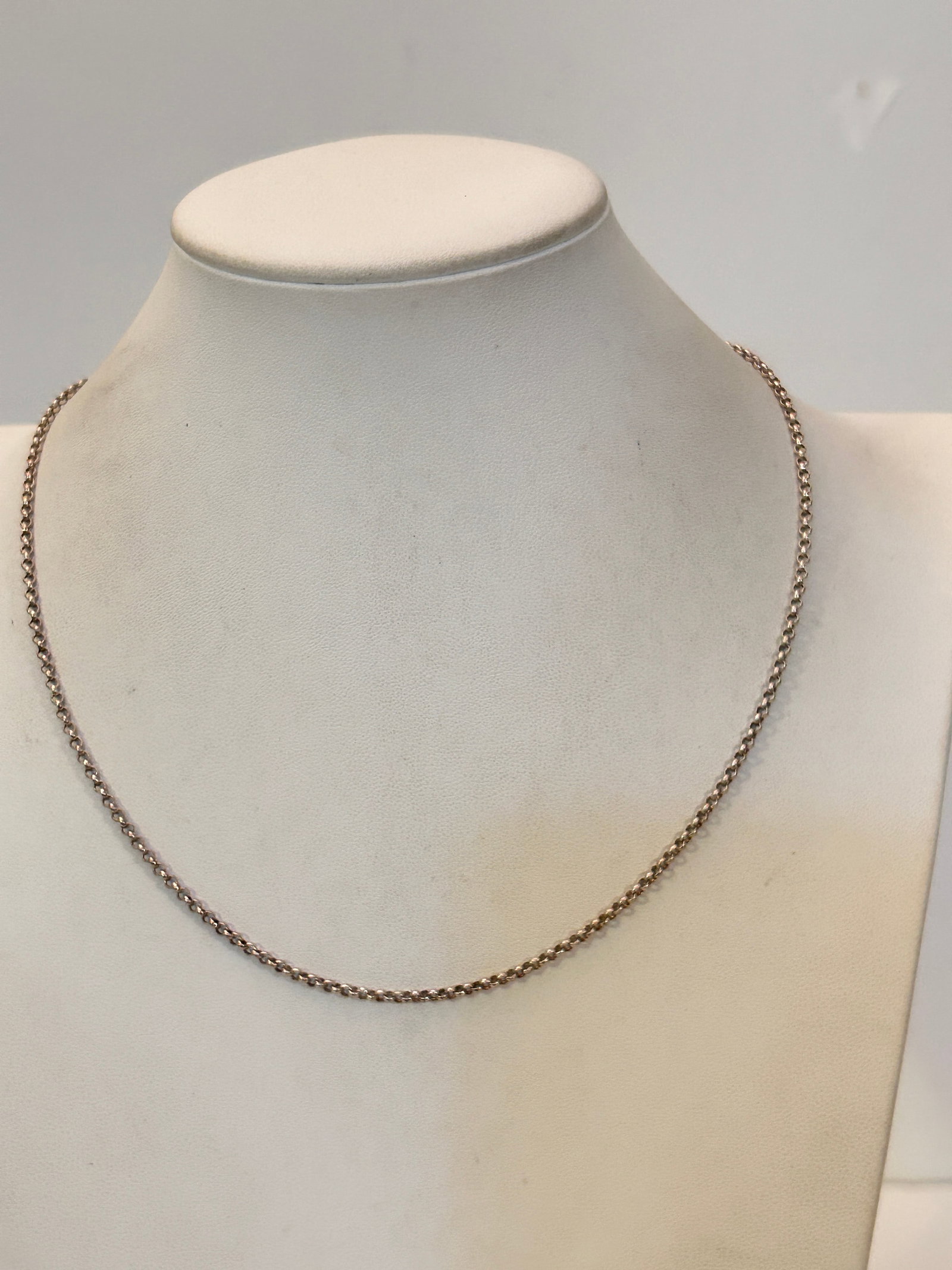 Vintage Sterling Silver Rolo Necklace 20": Vintage Sterling Silver Rolo Necklace 20" Please view all photos as they are part of the description and condition of this Item, Feel free to contact me with questions or picture requests! Used Item A