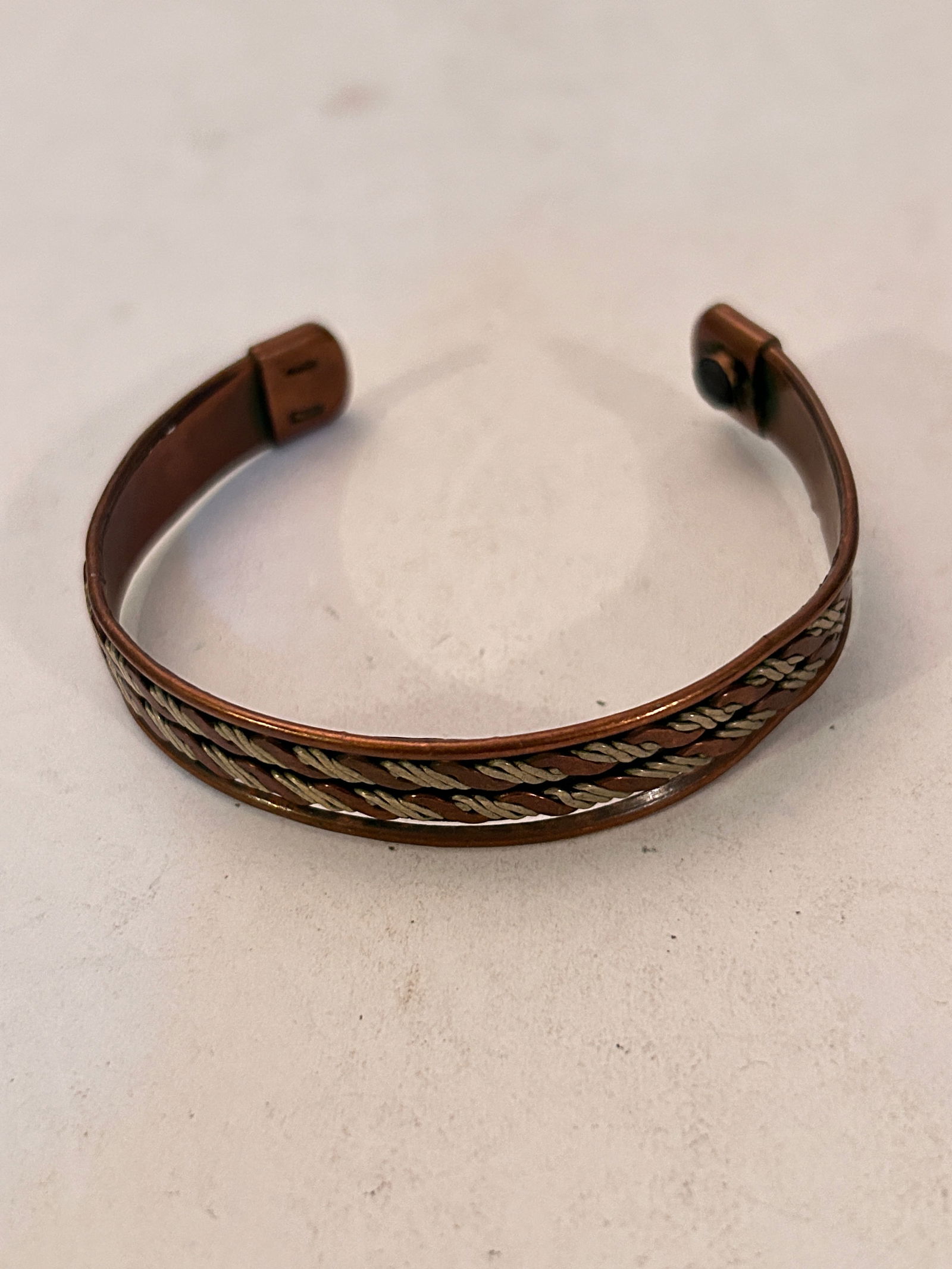 Vintage Copper Healing Bracelet 7": Vintage Copper Healing Bracelet 7" Please view all photos as they are part of the description and condition of this Item, Feel free to contact me with questions or picture requests! Used Item AS IS