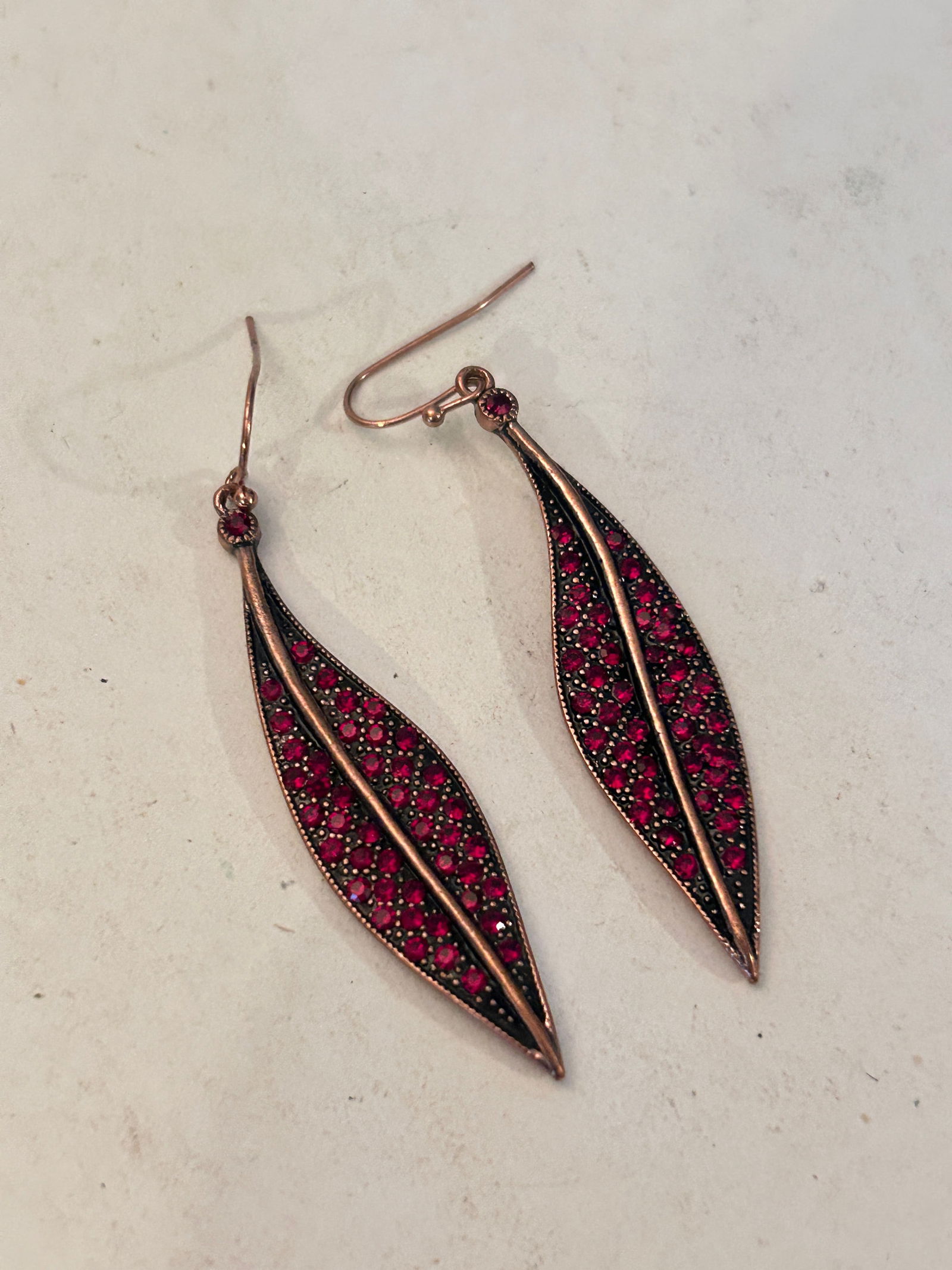 Vintage Copper rhinestone Earrings: Vintage Copper rhinestone Earrings Please view all photos as they are part of the description and condition of this Item, Feel free to contact me with questions or picture requests! Used Item AS IS