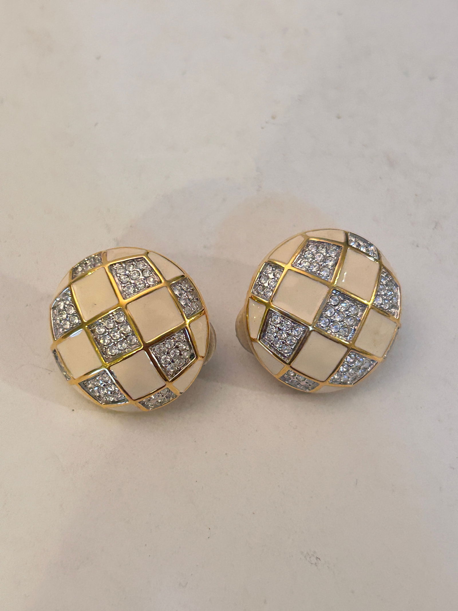 Vintage Swarovski Swan Tan Enamel Crystal Earrings: Vintage Swarovski Swan Tan Enamel Crystal Earrings Please view all photos as they are part of the description and condition of this Item, Feel free to contact me with questions or picture requests! Us