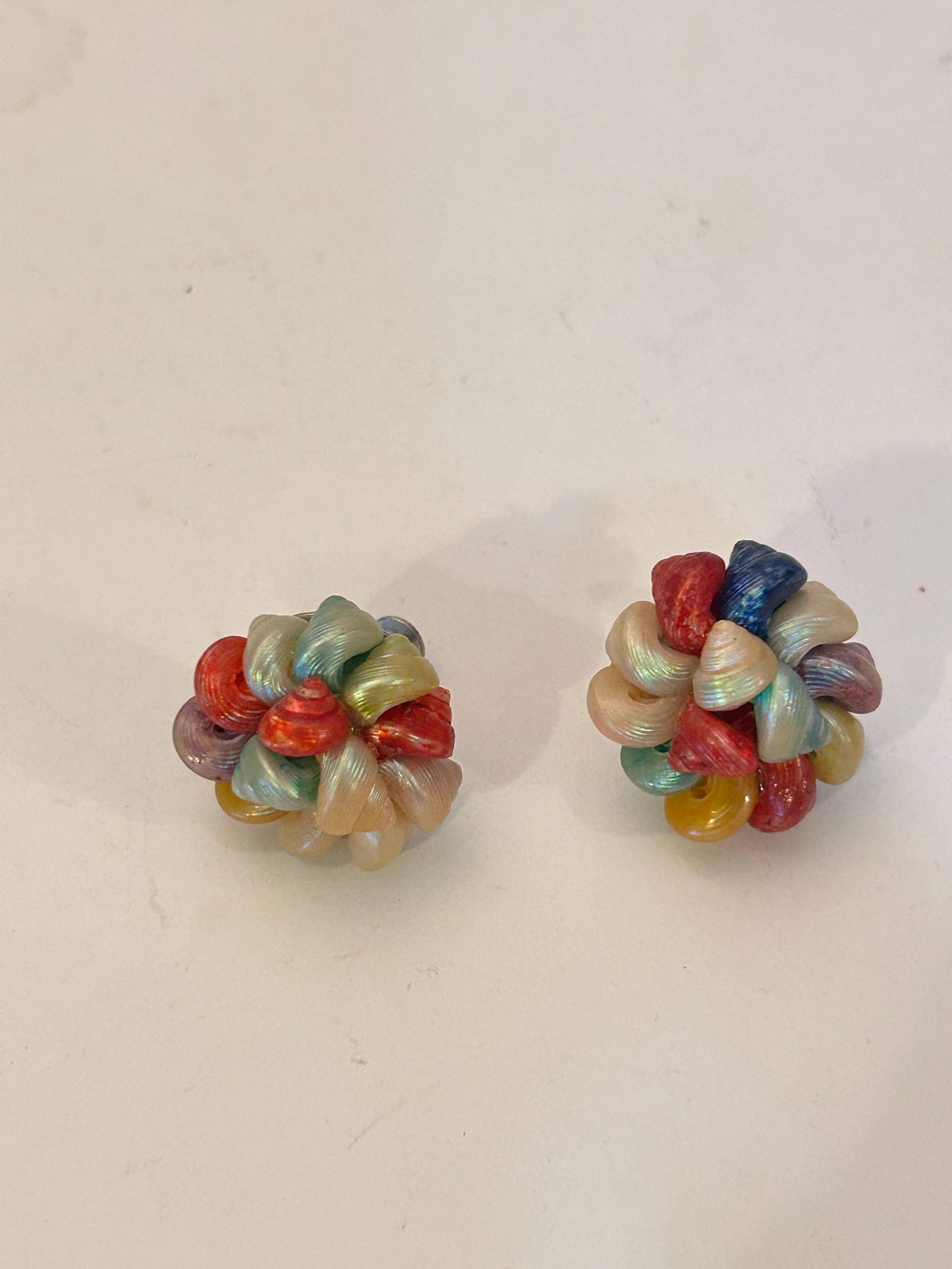 Vintage plastic bead Earrings: Vintage plastic bead Earrings Please view all photos as they are part of the description and condition of this Item, Feel free to contact me with questions or picture requests! Used Item AS IS