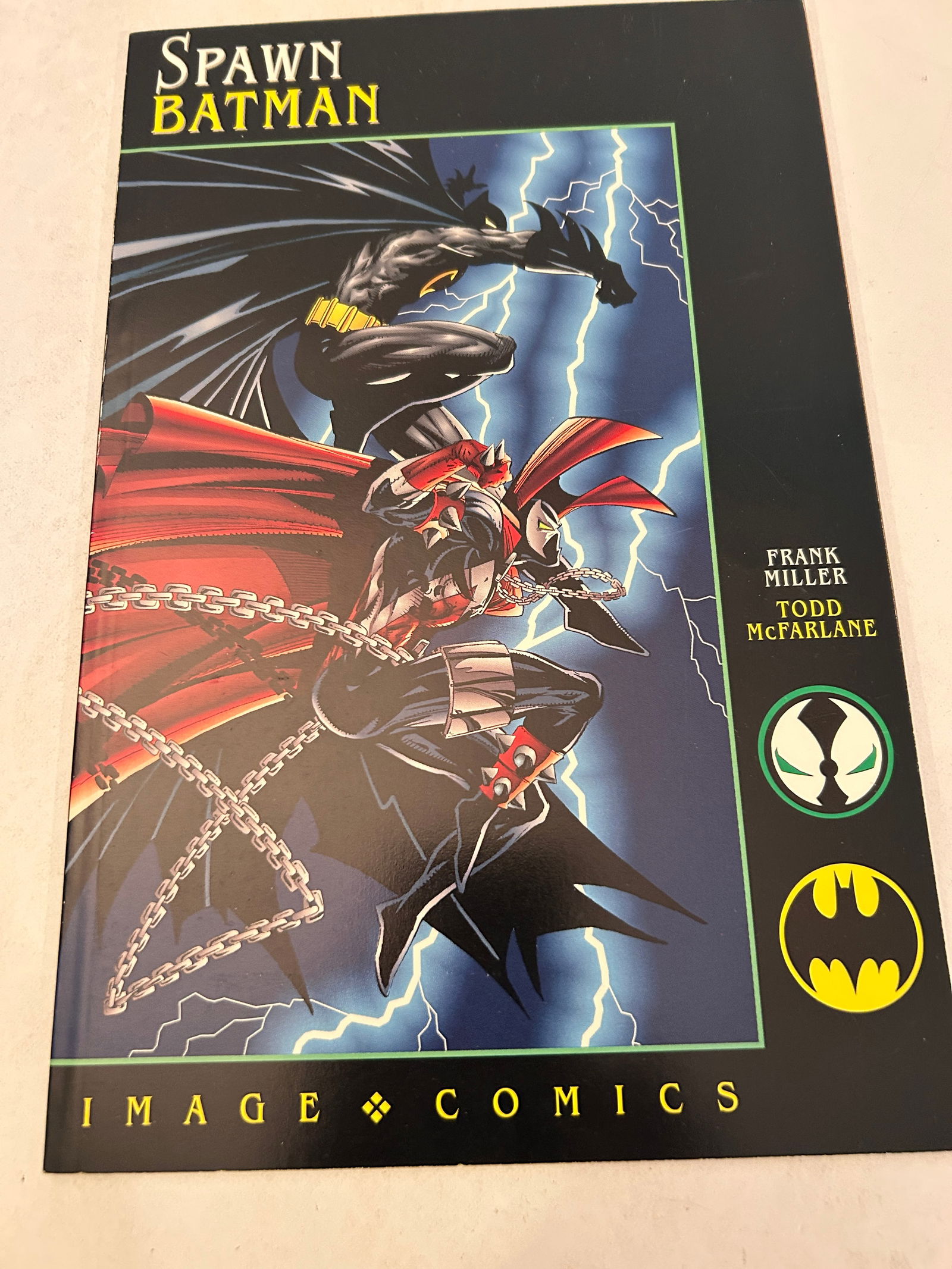 Vintage Comic Book Spawn vs Batman: Vintage Comic Book Spawn vs Batman Please view all photos as they are part of the description and condition of this Item, Feel free to contact me with questions or picture requests! Used Item AS IS