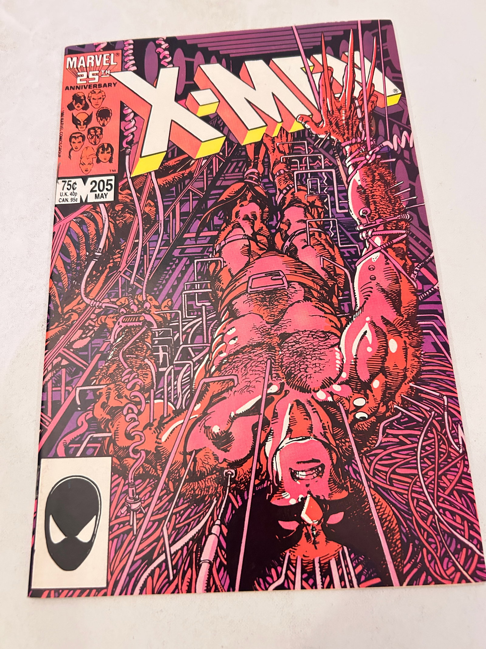 Vintage Comic Book The Uncanny X-Men # 205: Vintage Comic Book The Uncanny X-Men # 205 Please view all photos as they are part of the description and condition of this Item, Feel free to contact me with questions or picture requests! Used Item