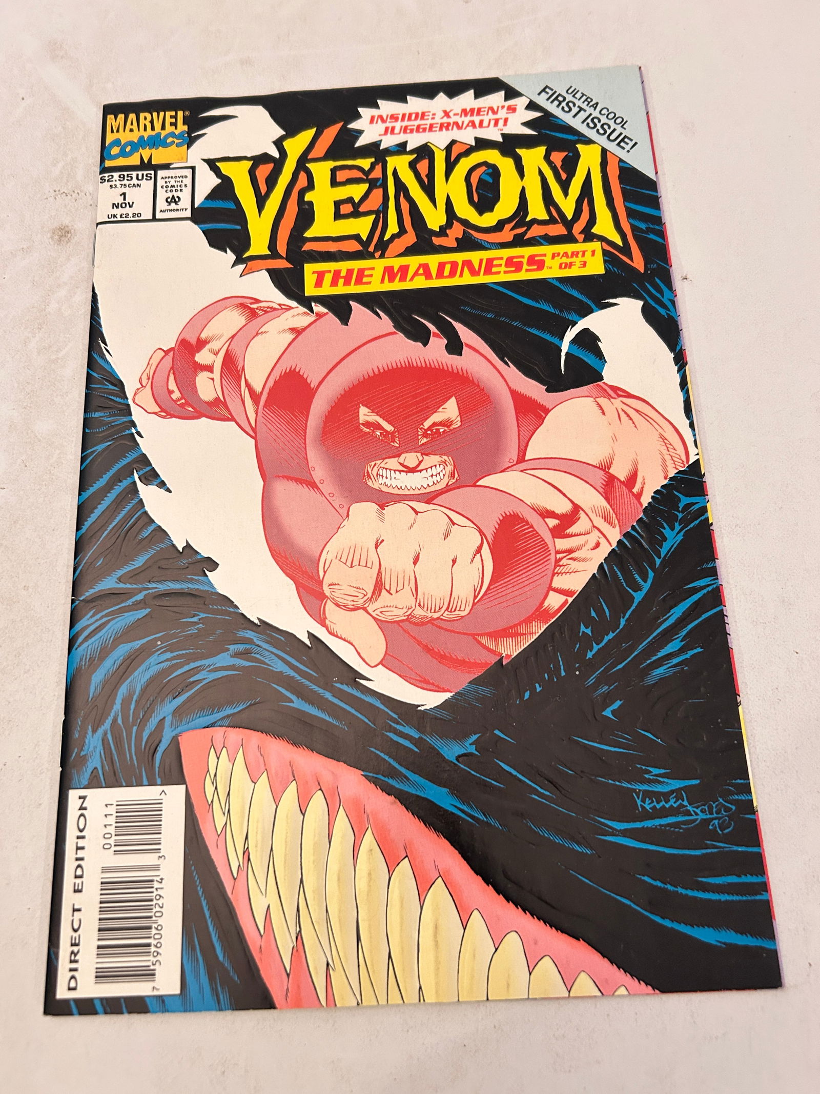 Vintage Comic Book Venom # 1: Vintage Comic Book Venom # 1 Please view all photos as they are part of the description and condition of this Item, Feel free to contact me with questions or picture requests! Used Item AS IS