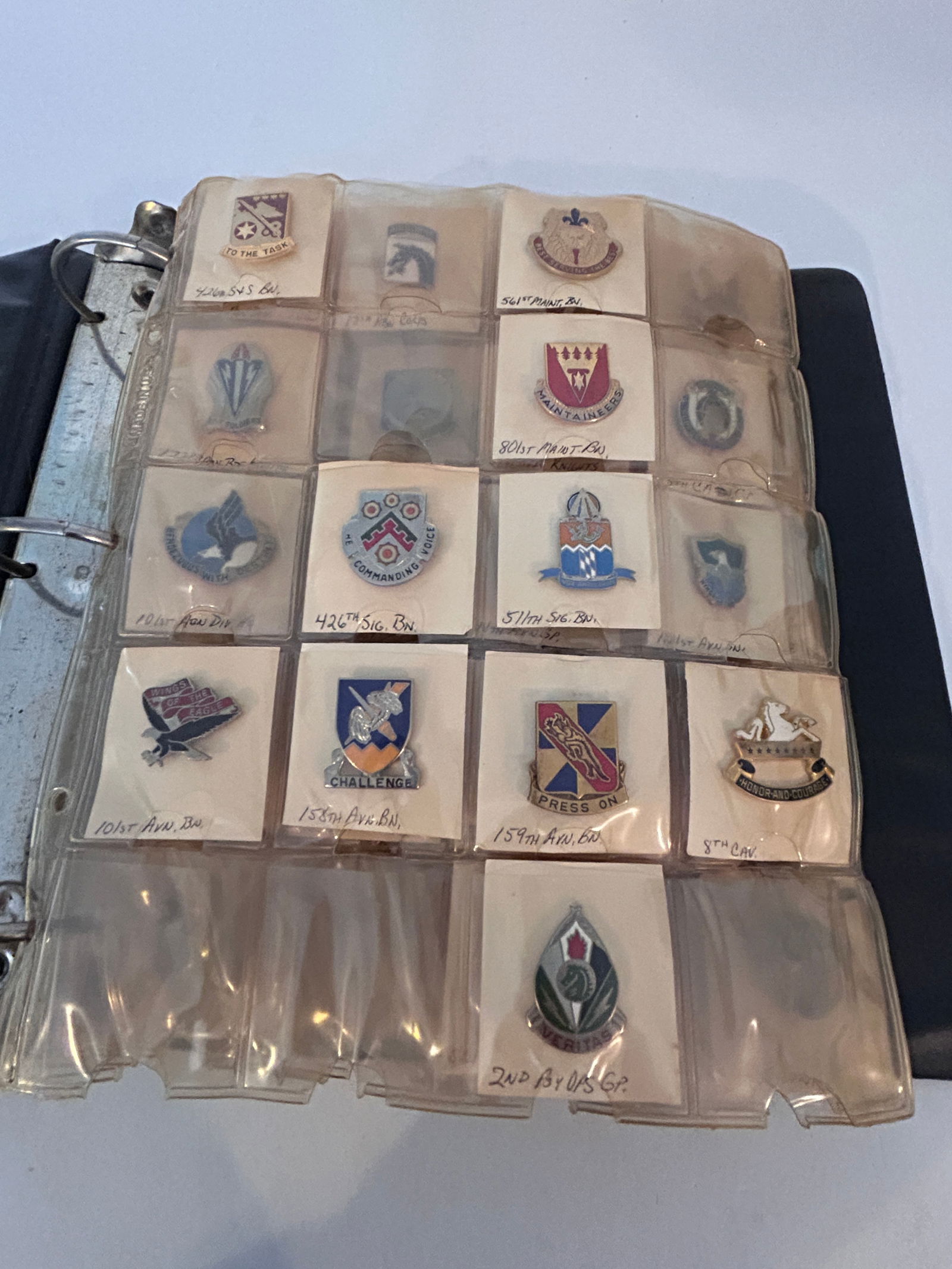 Vintage Lot of 86 Military Pins: Vintage Lot of 86 Military Pins Please view all photos as they are part of the description and condition of this Item, Feel free to contact me with questions or picture requests! Used Item AS IS