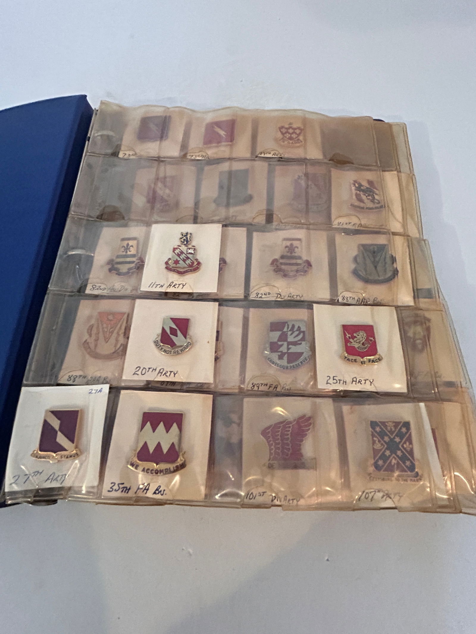 Vintage Lot of 50 Military Pins: Vintage Lot of 50 Military Pins Please view all photos as they are part of the description and condition of this Item, Feel free to contact me with questions or picture requests! Used Item AS IS