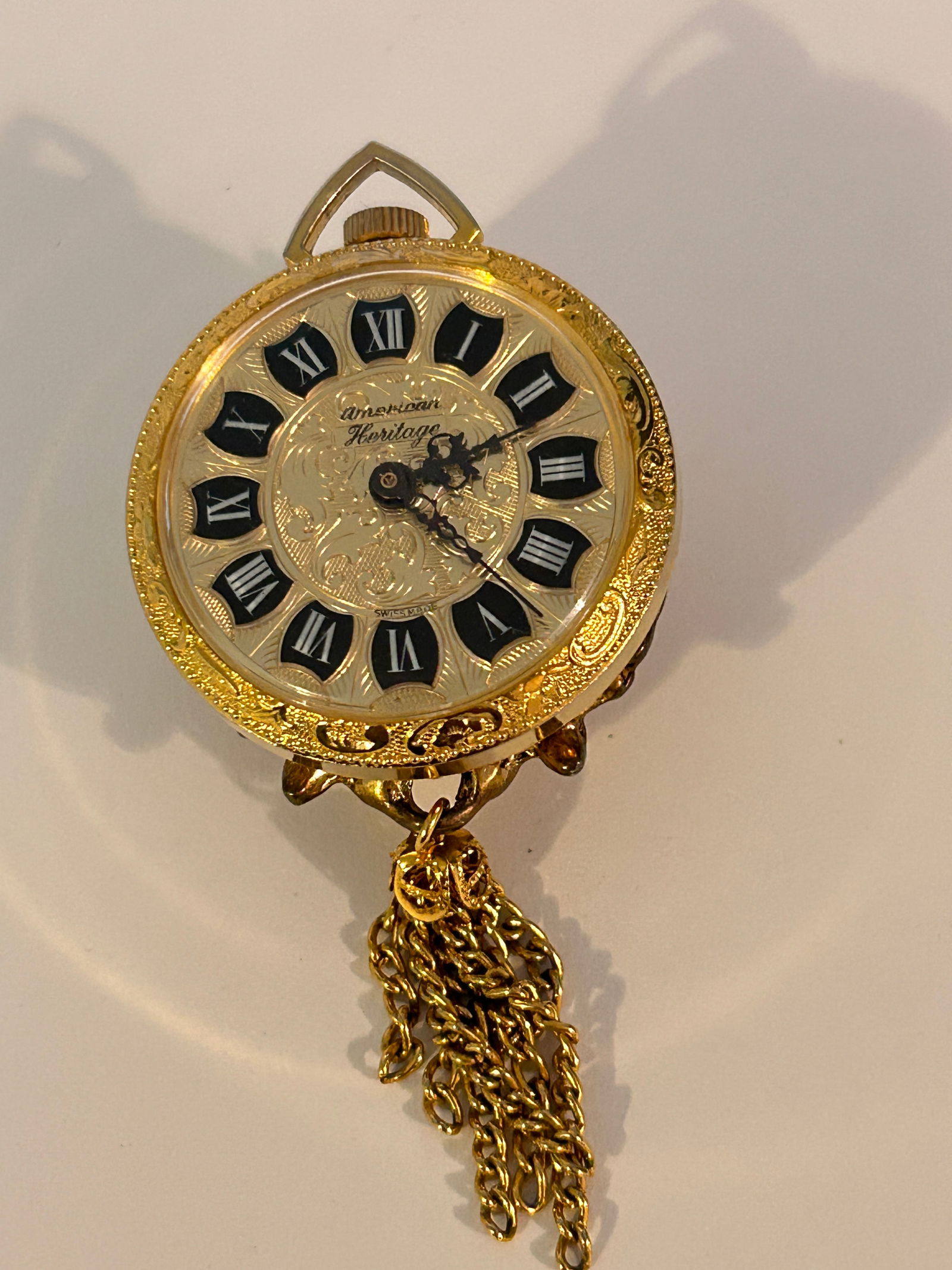 Vtg American Heritage Manual Wind Pendant Watch Cameo: Vtg American Heritage Manual Wind Pendant Watch Cameo Please view all photos as they are part of the description and condition of this Item, Feel free to contact me with questions or picture requests!