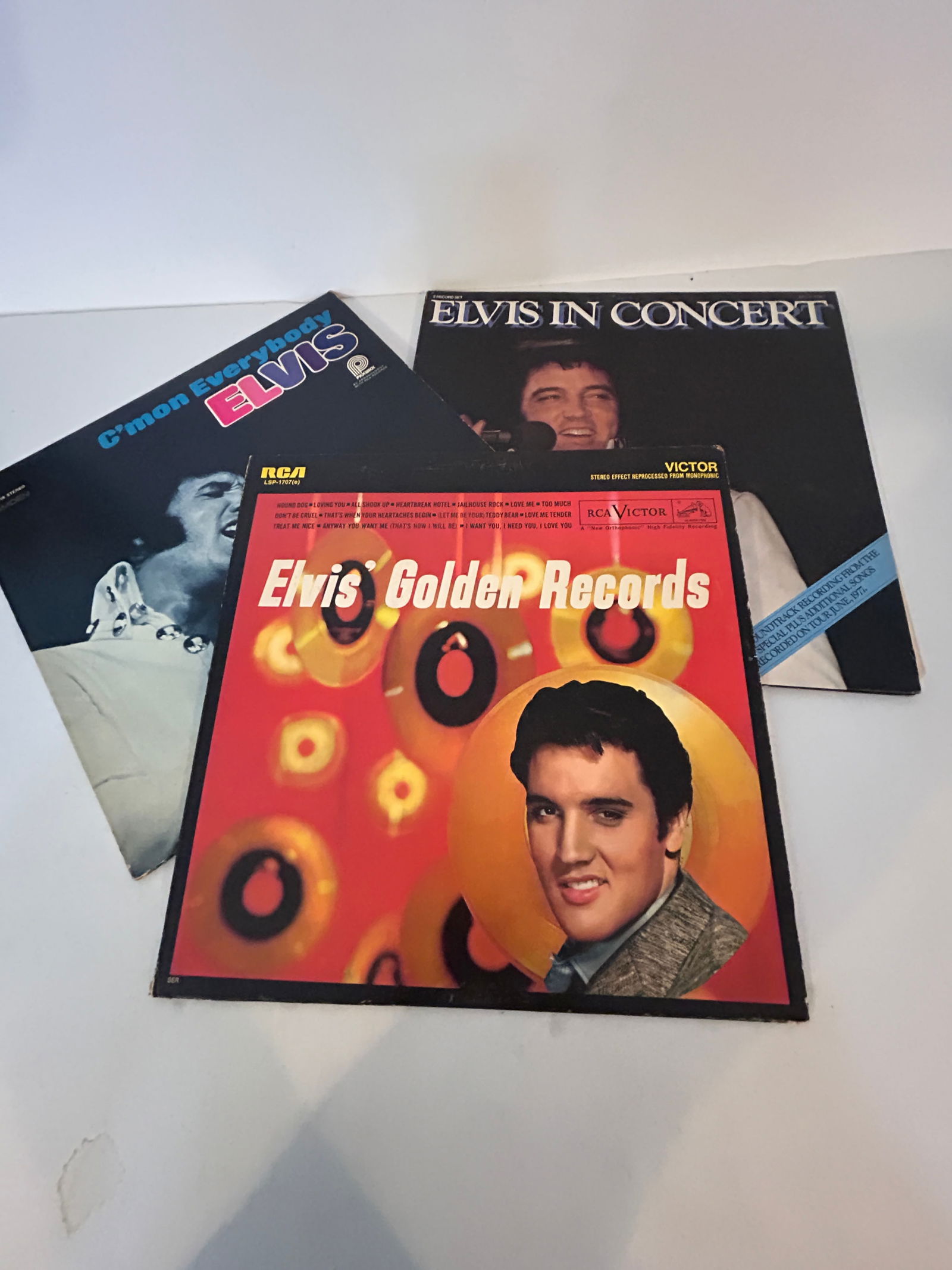 Vintage Lot of 3 Elvis Presley LPs Albums: Vintage Lot of 3 Elvis Presley LPs Albums Please view all photos as they are part of the description and condition of this Item, Feel free to contact me with questions or picture requests! Used Item A