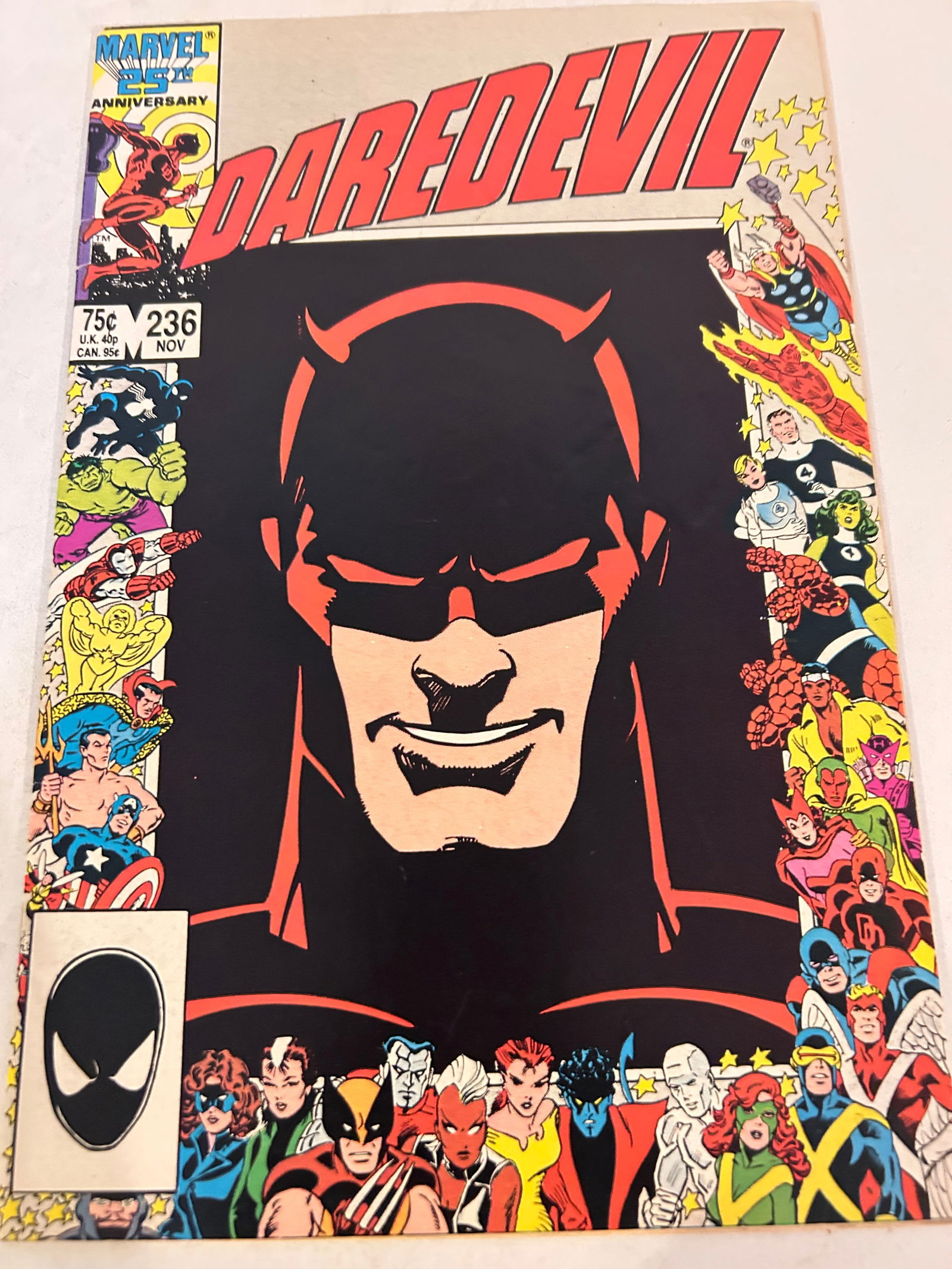 Vintage Comic Book Daredevil # 236: Vintage Comic Book Daredevil # 236 Please view all photos as they are part of the description and condition of this Item, Feel free to contact me with questions or picture requests! Used Item AS IS