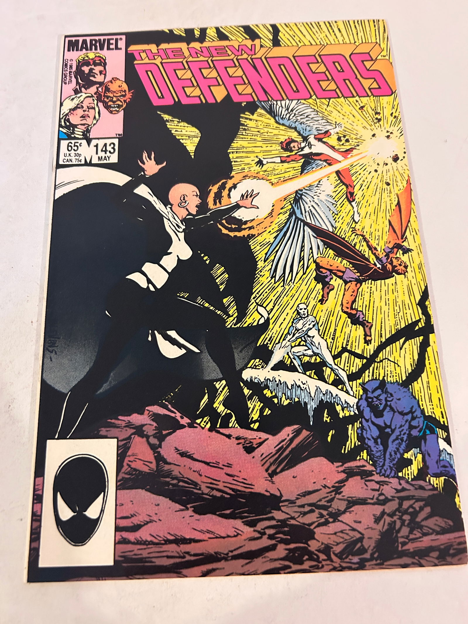 Vintage Comic Book The New Defenders # 143: Vintage Comic Book The New Defenders # 143 Please view all photos as they are part of the description and condition of this Item, Feel free to contact me with questions or picture requests! Used Item