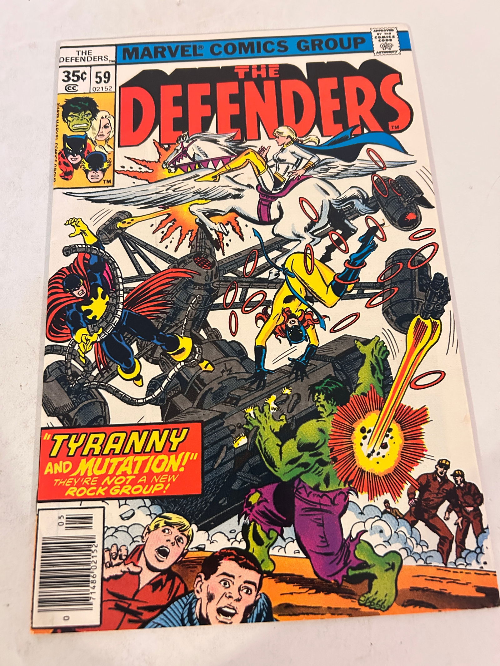 Vintage Comic Book The Defenders # 59: Vintage Comic Book The Defenders # 59 Please view all photos as they are part of the description and condition of this Item, Feel free to contact me with questions or picture requests! Used Item AS IS