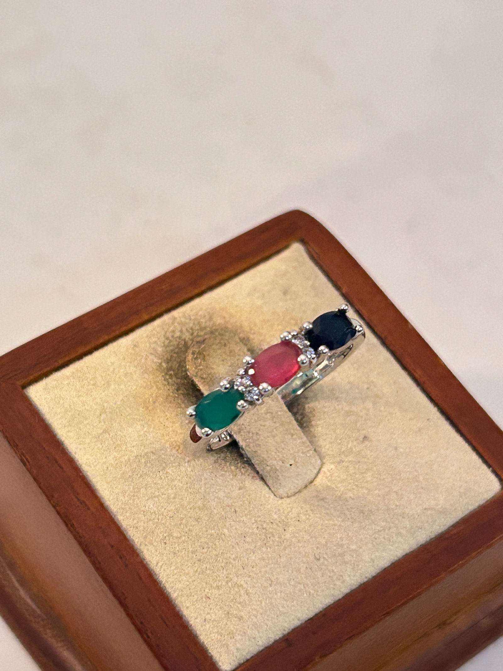 Vintage Sterling Silver multi color rhinestone Ring Sz 10: Vintage Sterling Silver multi color rhinestone Ring Sz 10 Please view all photos as they are part of the description and condition of this Item, Feel free to contact me with questions or picture reque