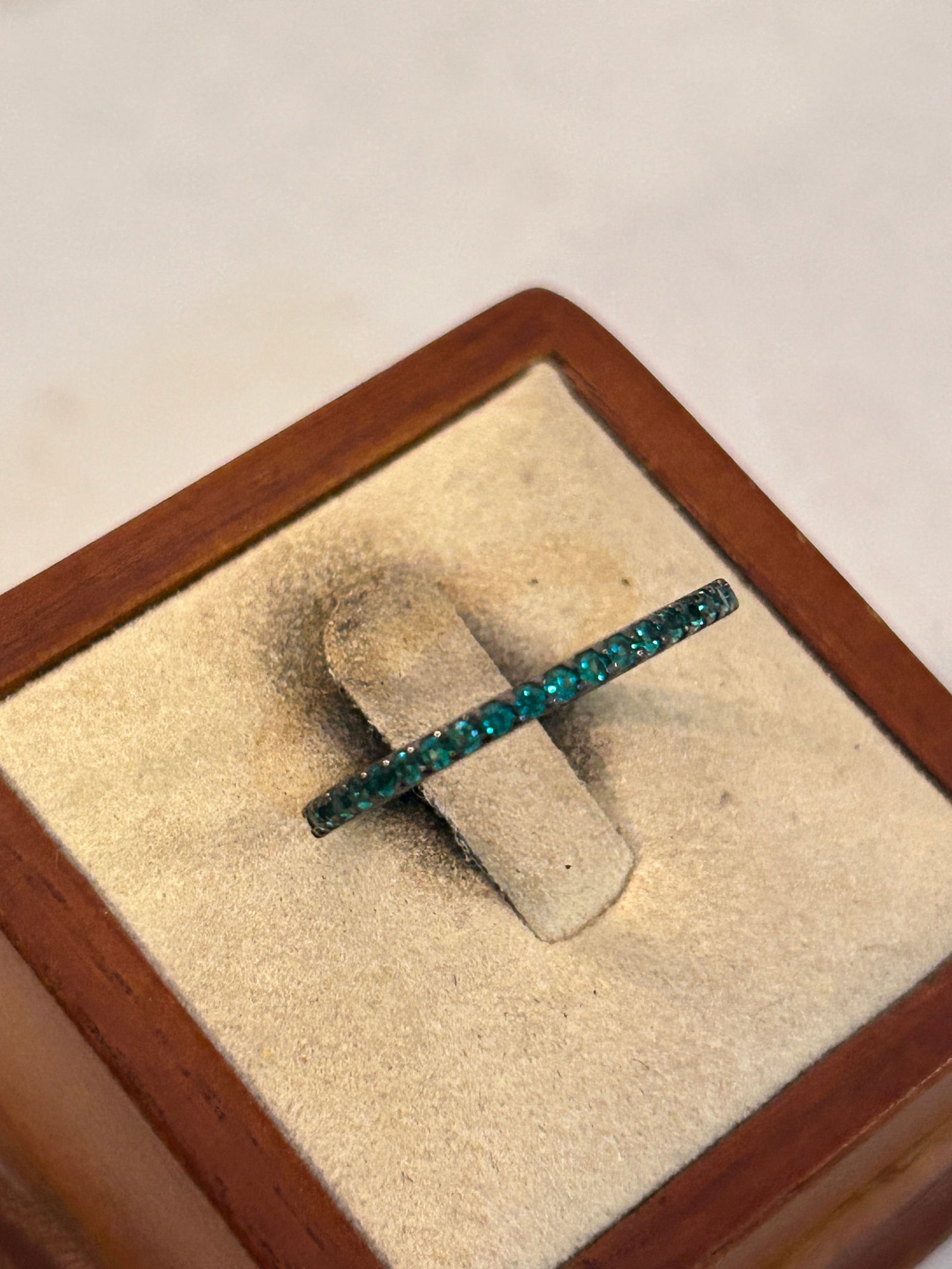 Vintage Sterling Silver Green CZ Ring Sz 10: Vintage Sterling Silver Green CZ Ring Sz 10 Please view all photos as they are part of the description and condition of this Item, Feel free to contact me with questions or picture requests! Used Item