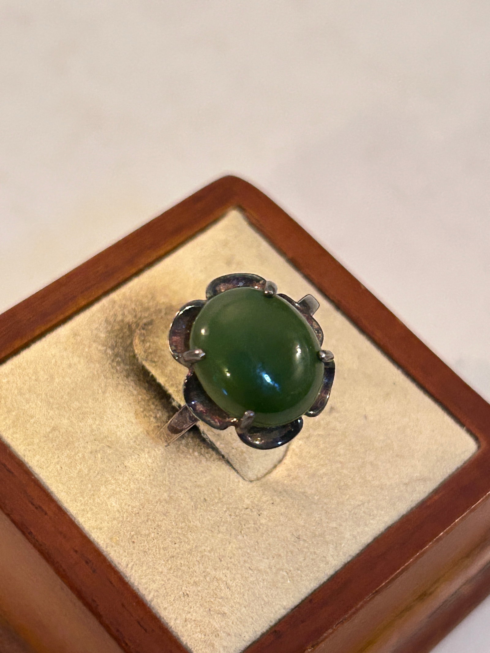 Vintage UTC Nephrite Jade Sterling Silver Ring Sz 9 (1 of 4)