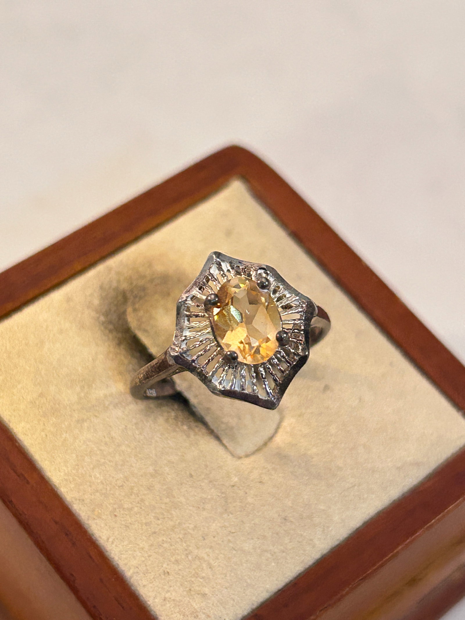 Stunning Vintage UTC 925 Sterling Silver filigree Spinel Ring Sz 9: Stunning Vintage UTC 925 Sterling Silver filigree Spinel Ring Sz 9 Please view all photos as they are part of the description and condition of this Item, Feel free to contact me with questions or pict