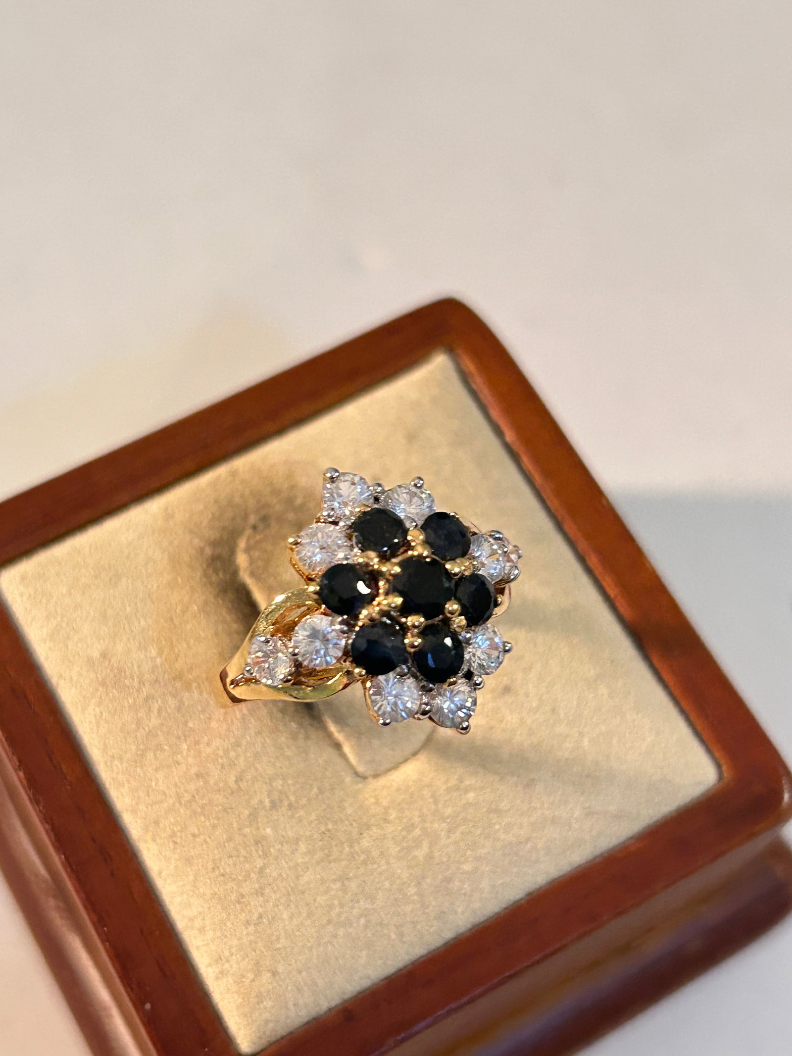 Old Costume Ring Sz 9: Old Costume Ring Sz 9 Please view all photos as they are part of the description and condition of this Item, Feel free to contact me with questions or picture requests! Used Item AS IS