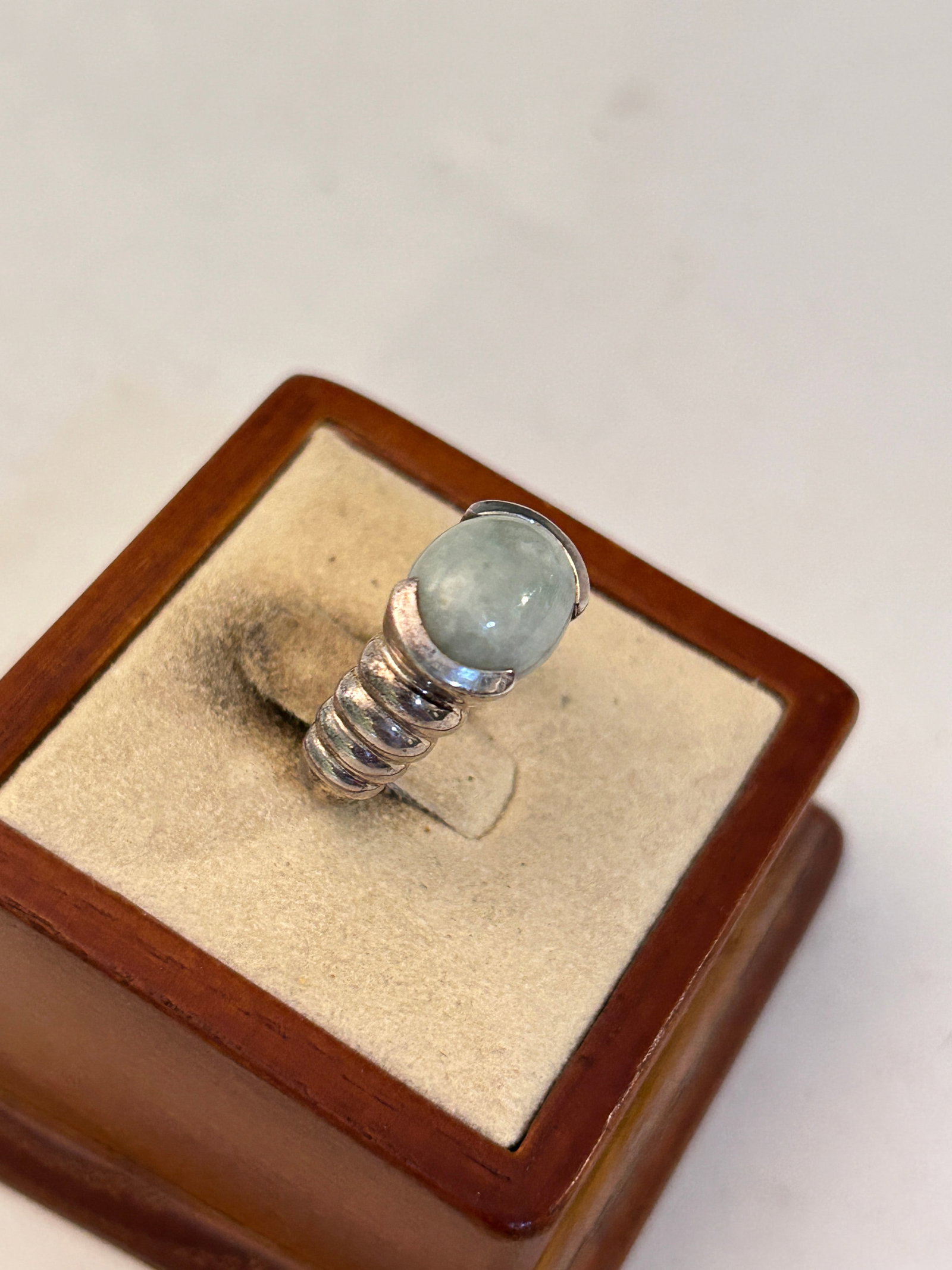 Vintage Sterling Silver Modernist Jadeite Ring Sz 6: Vintage Sterling Silver Modernist Jadeite Ring Sz 6 Please view all photos as they are part of the description and condition of this Item, Feel free to contact me with questions or picture requests! U