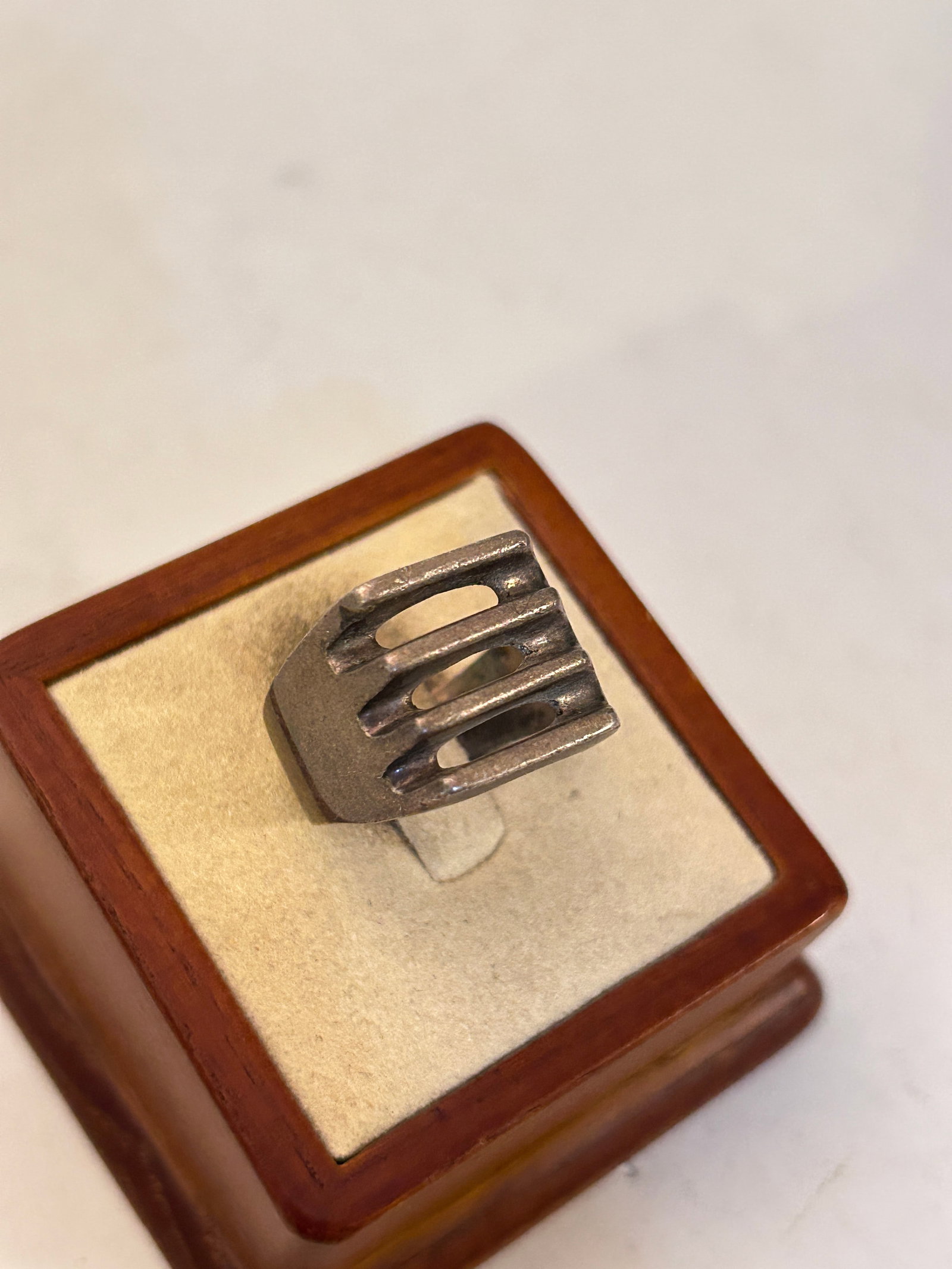 Vintage Sterling Silver TL-66 Mexico Modernist Ring Sz 10: Vintage Sterling Silver TL-66 Mexico Modernist Ring Sz 10 Please view all photos as they are part of the description and condition of this Item, Feel free to contact me with questions or picture reque