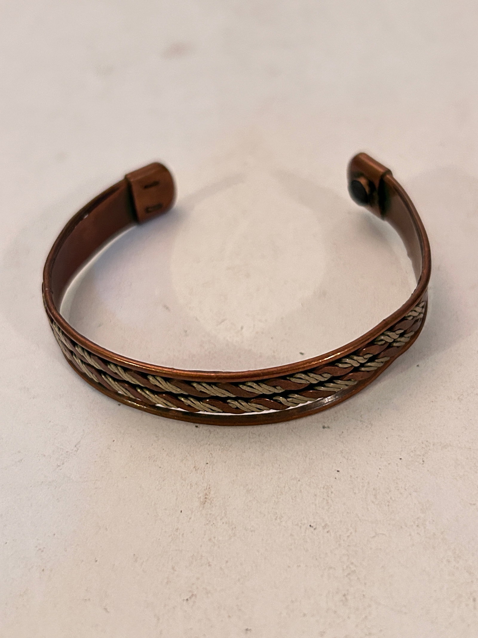 Vintage Copper Healing Bracelet 7": Vintage Copper Healing Bracelet 7" Please view all photos as they are part of the description and condition of this Item, Feel free to contact me with questions or picture requests! Used Item AS IS